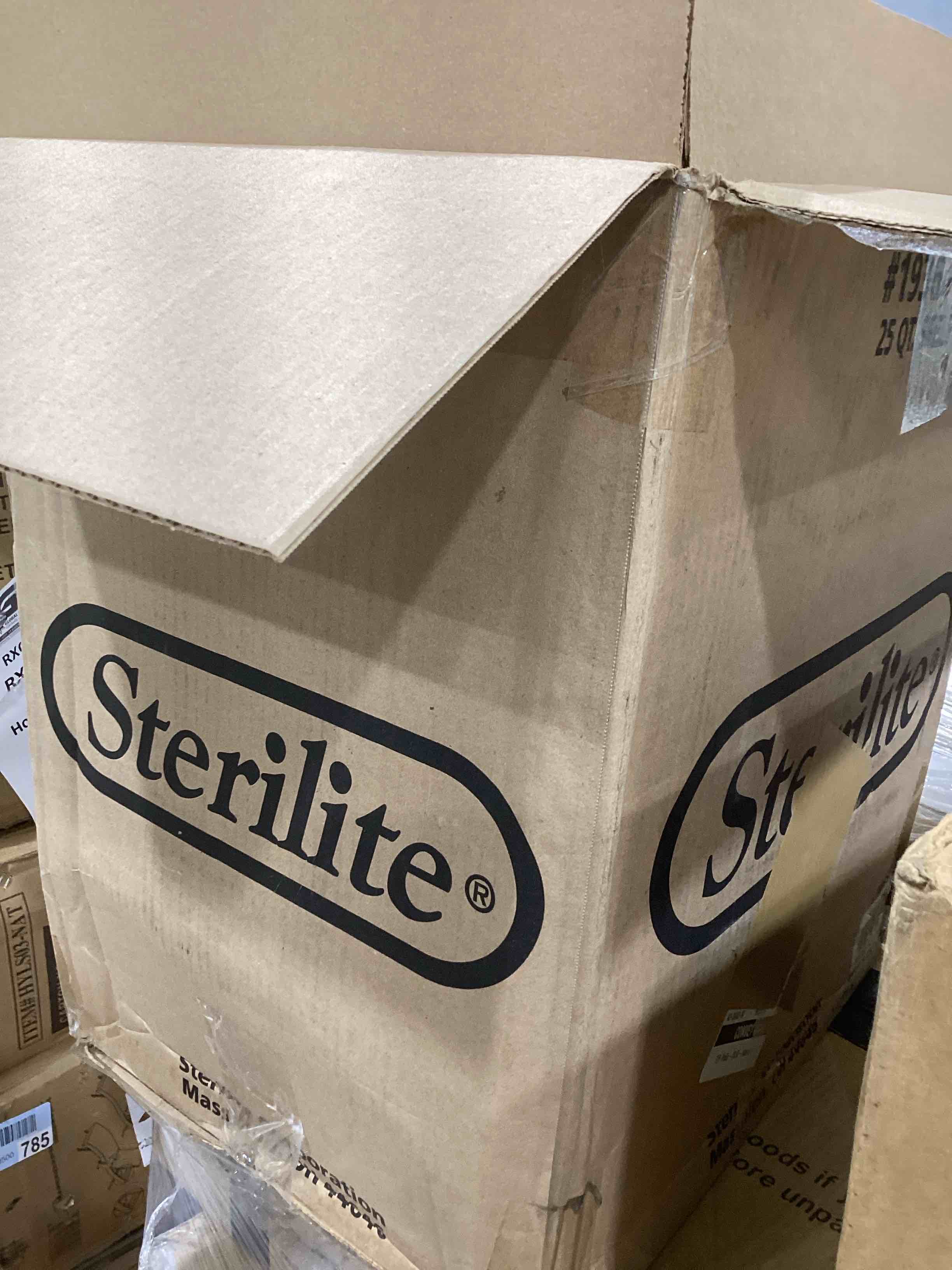 Condition photo showing New/Like New for sterilite shelftotes clear latched plastic storage container (set of 6)