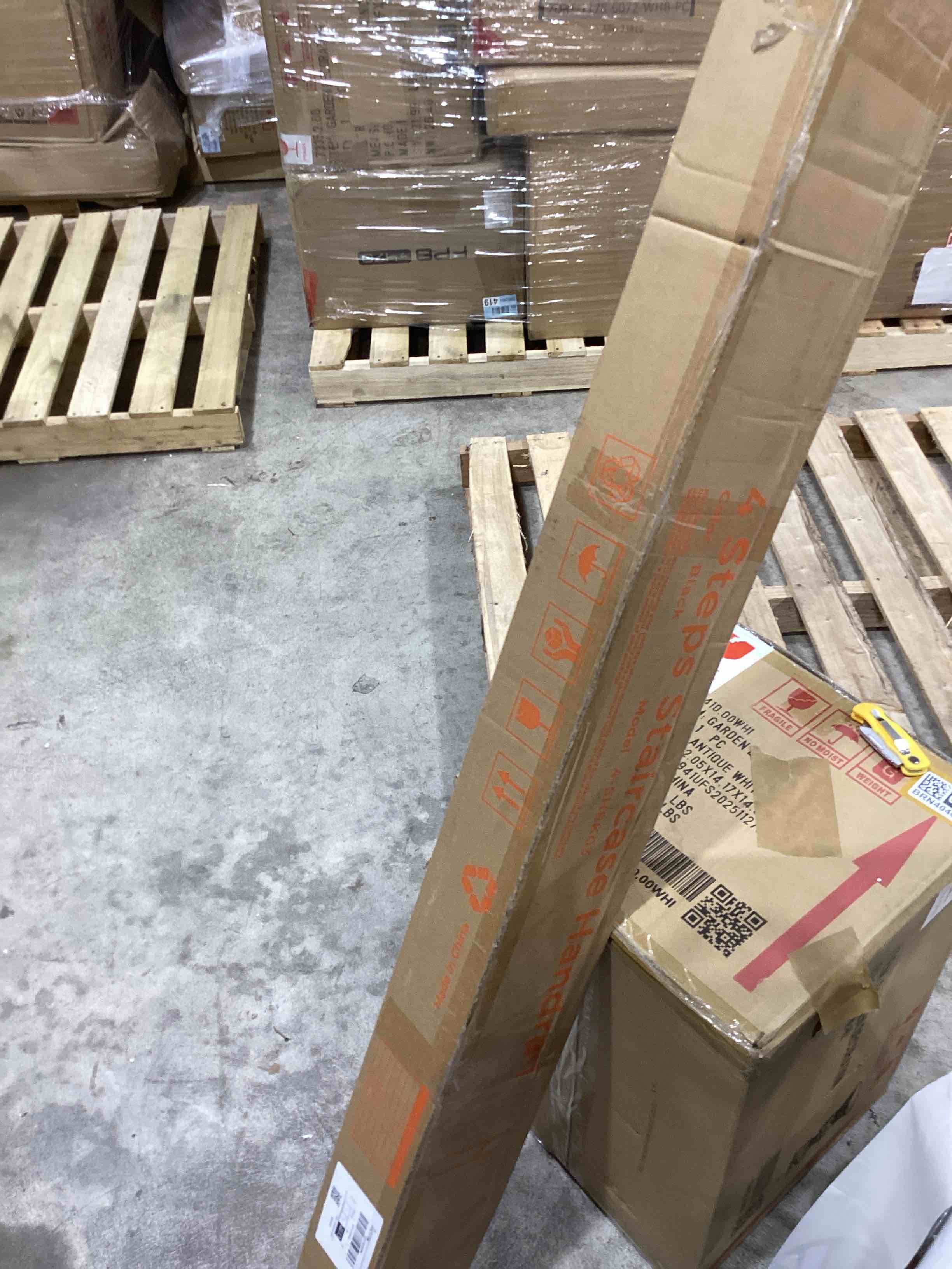 Condition photo showing Good Condition for 4 steps hand rails for outdoor steps, wrought iron handrails for outdoor steps