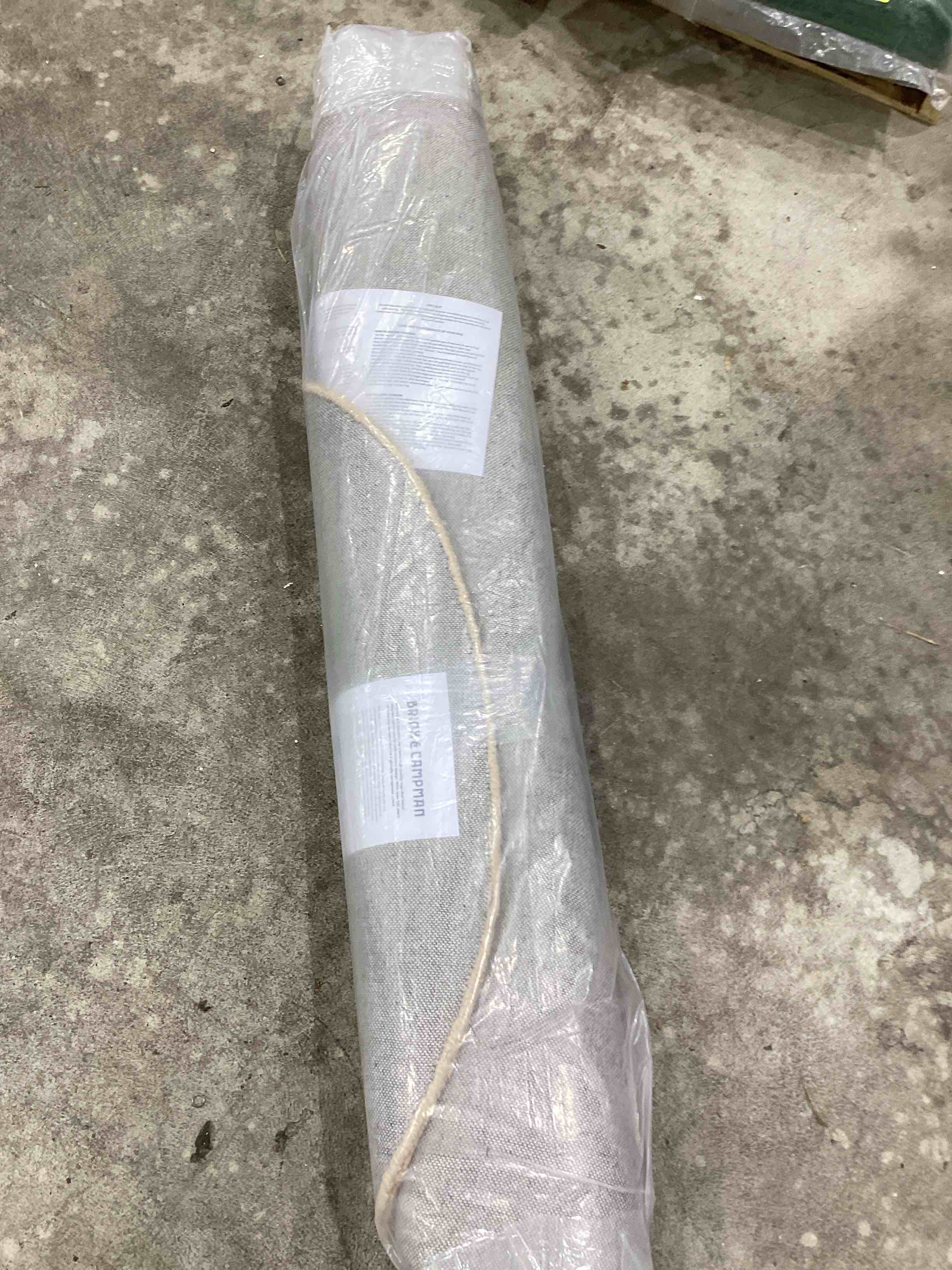 Condition photo showing Good Condition for element moore rug