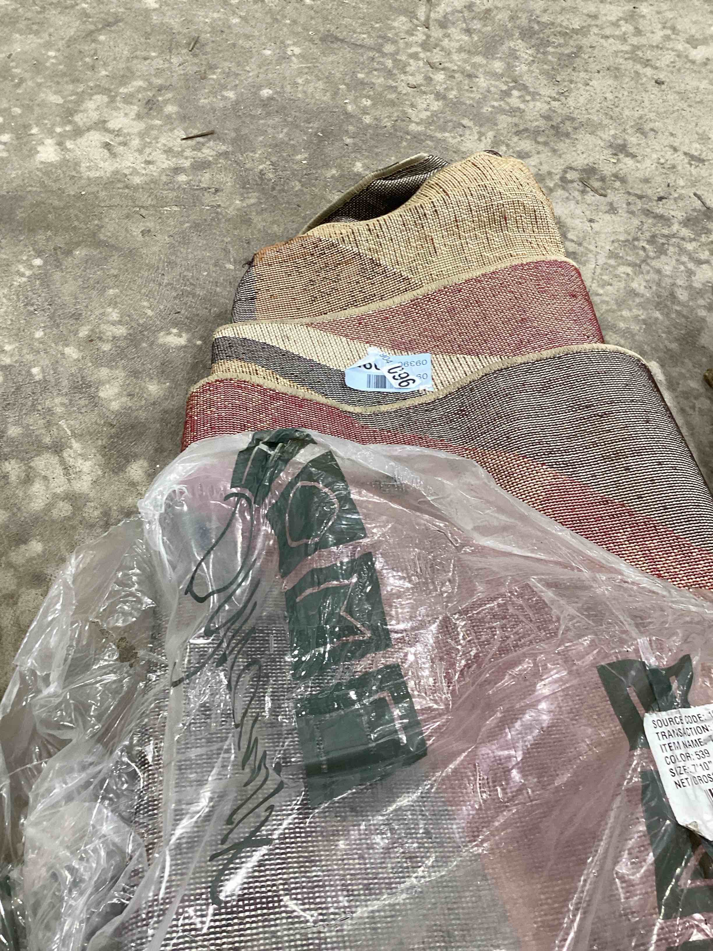 Condition photo showing Good Condition for rubith abstract brown/beige area rugs rug size: rectangle 5'2" x 7'2"