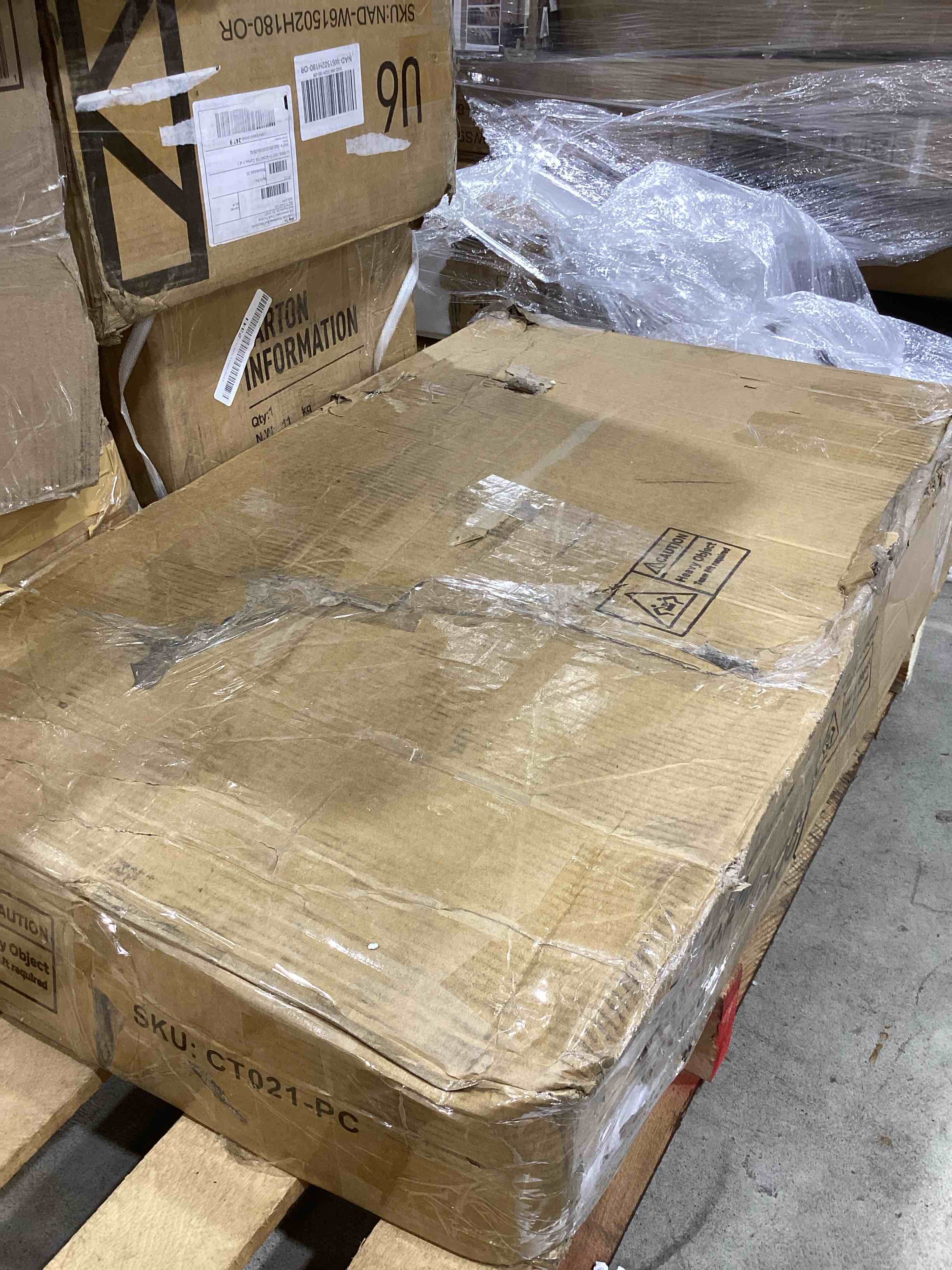 Condition photo showing Good Condition for 32" w lift-top manufactured wood square coffee table with block base and storage