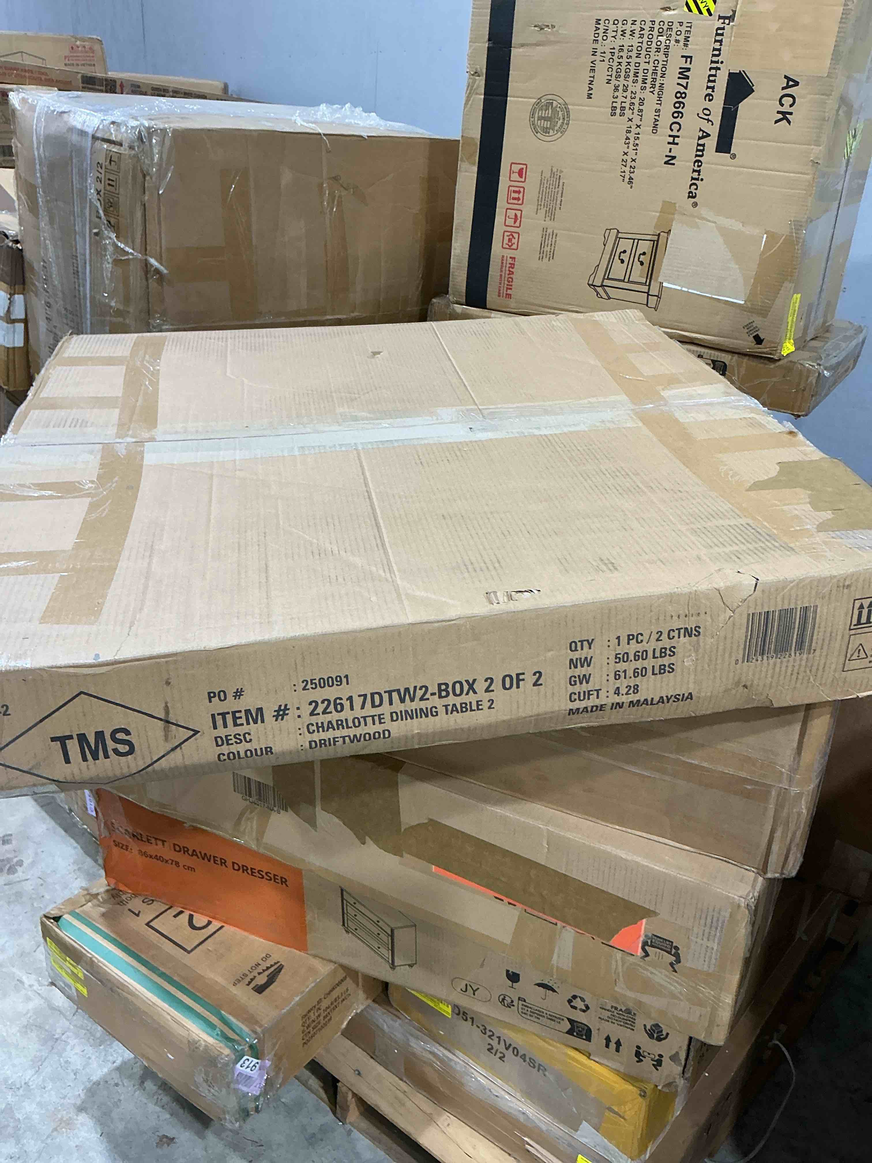 Condition photo showing Good Condition for Arthav 45" Round Solid Wood Base Dining Table