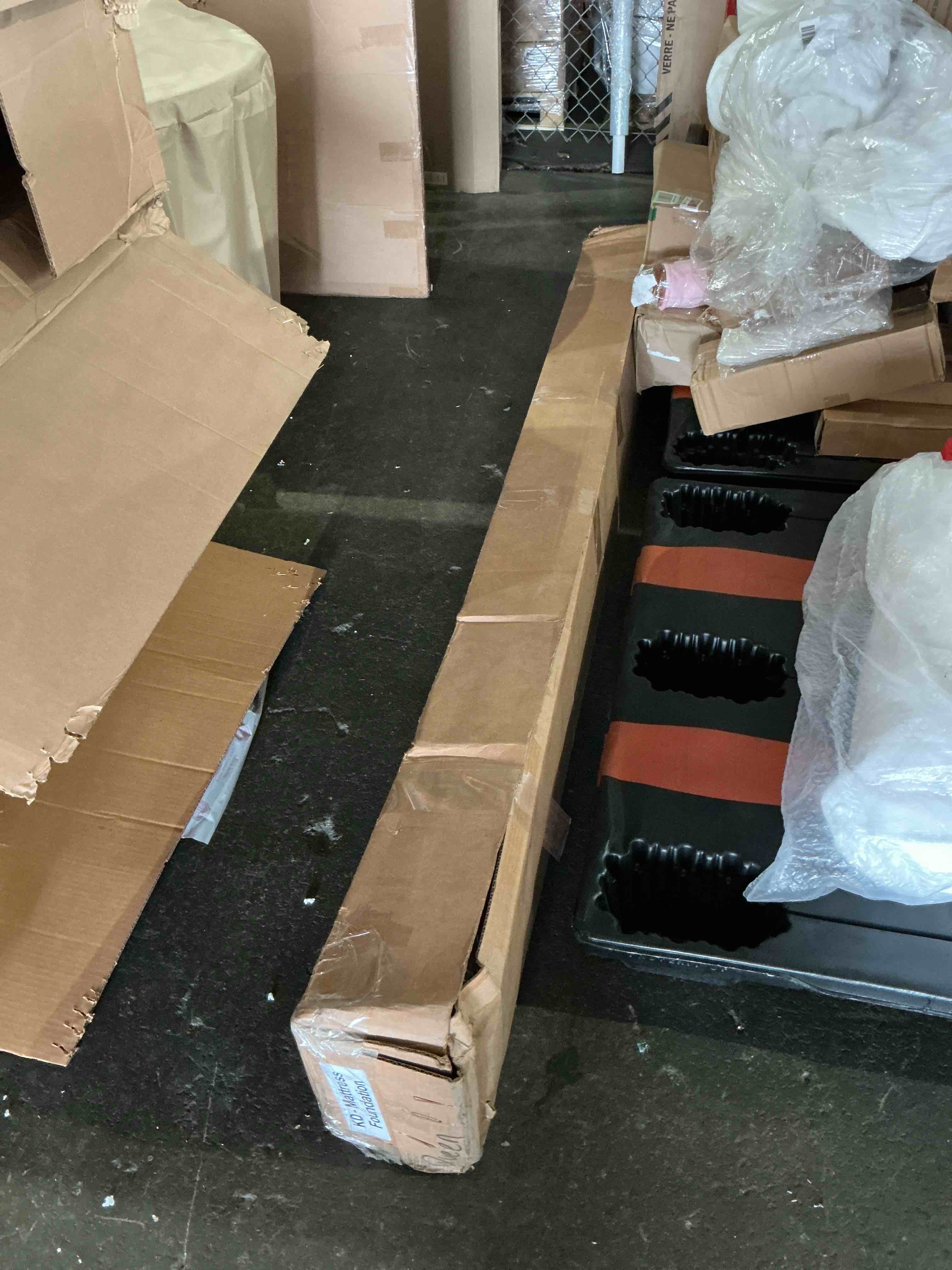 Condition photo showing Good Condition for kd wooden mattress foundation, queen 