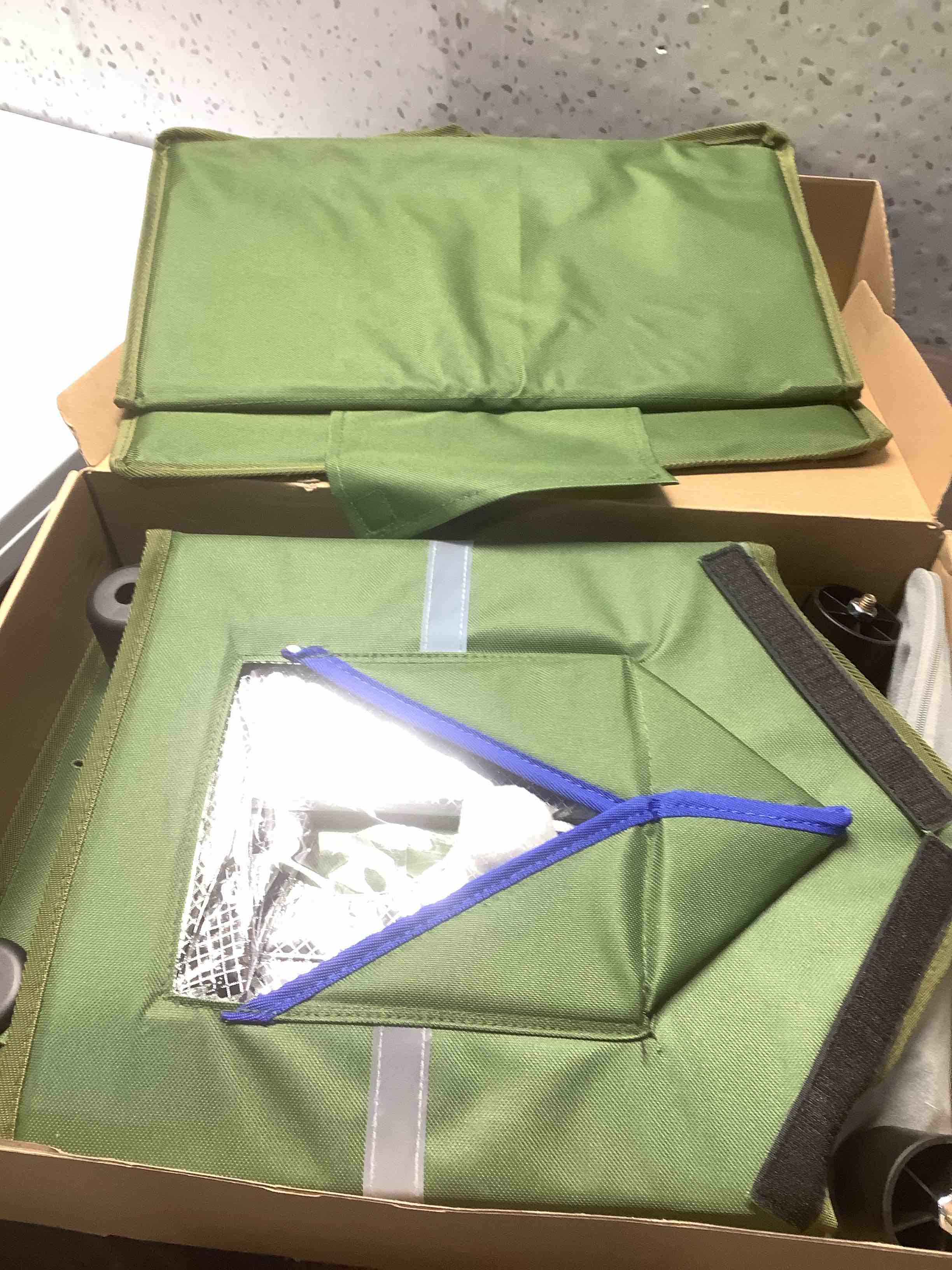 Condition photo showing Good Condition for Heated Cat Shelter for Outside, Large Outdoor Cat House with Roof Window and Cozy Cushion, Weatherproof Foldable and Easy Assembly Design, Ideal for Stray and Feral Cats green With Heating