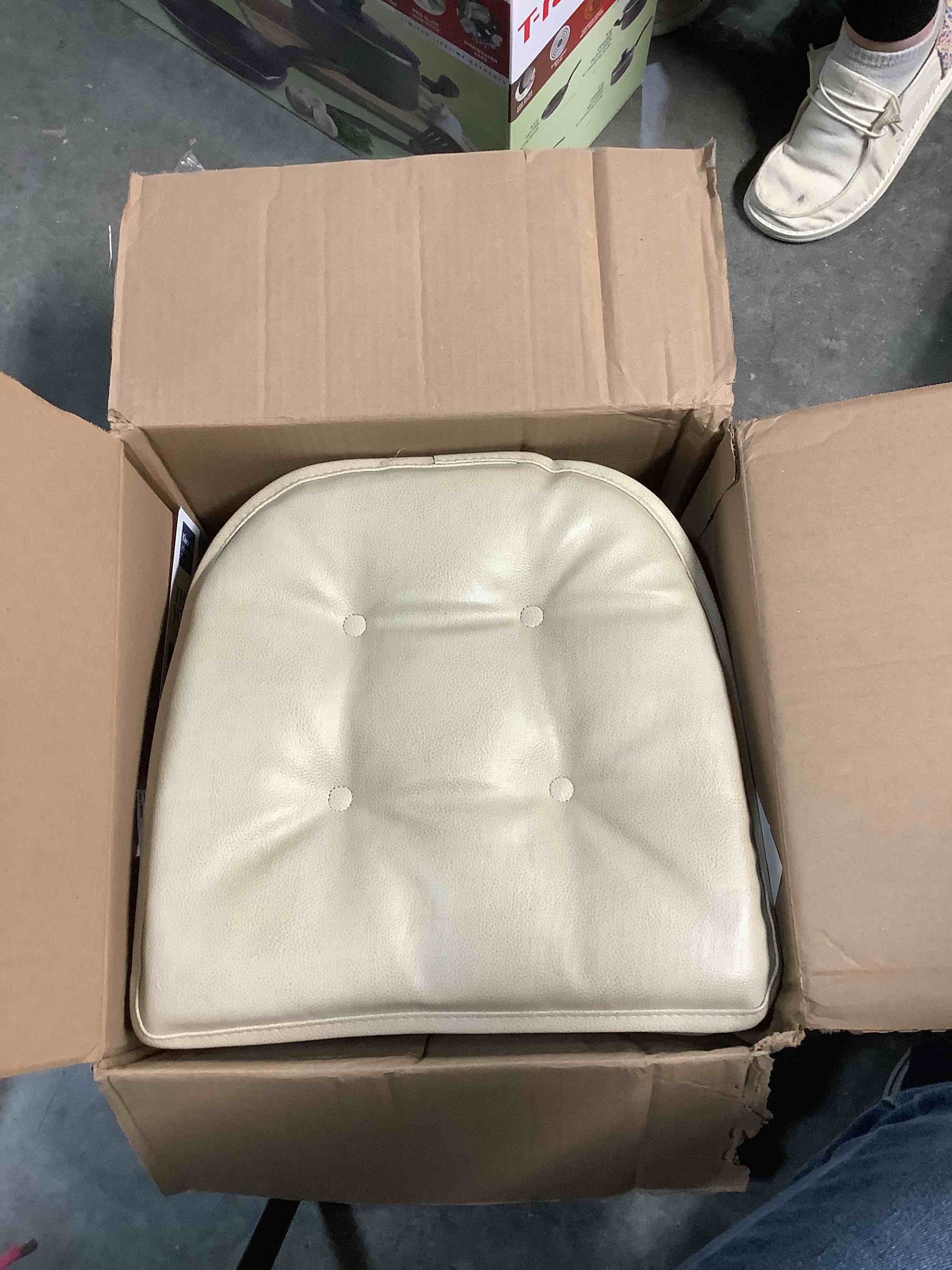 Condition photo showing Good Condition for SIMILAR Non-Slip Chair Cushions, Assembled in USA, U-Shaped Skid-Proof Seat Pads for Dining Room, Kitchen, Office, 15"x16"