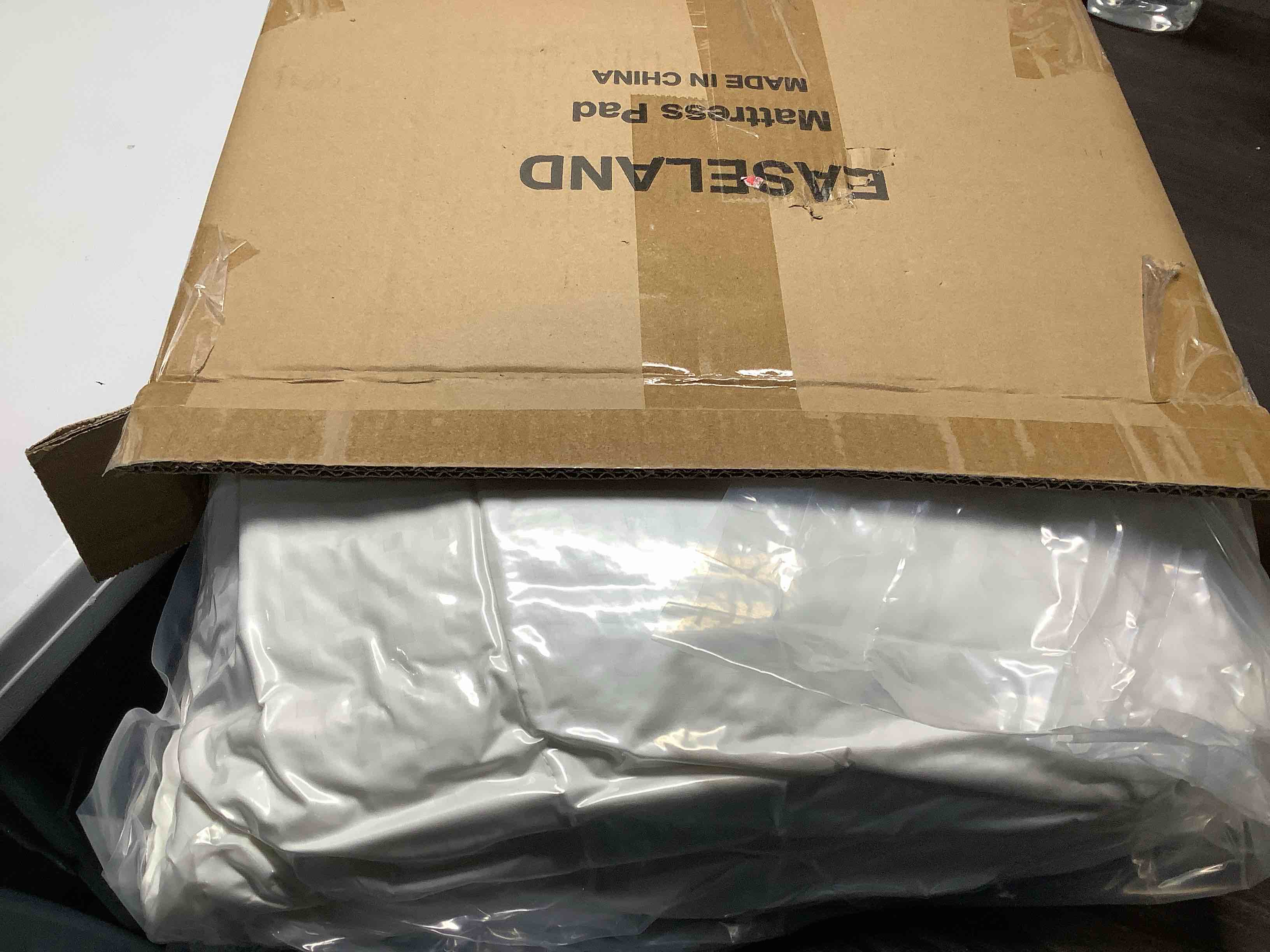 Condition photo showing Good Condition for EASELAND Twin XL Mattress Pad Pillow Top Quilted Fitted Mattress Cover/Protector Extra Long Cotton Top 8-21" Deep Pocket Cooling Mattress Topper (39x80 Inches, White) White Twin XL