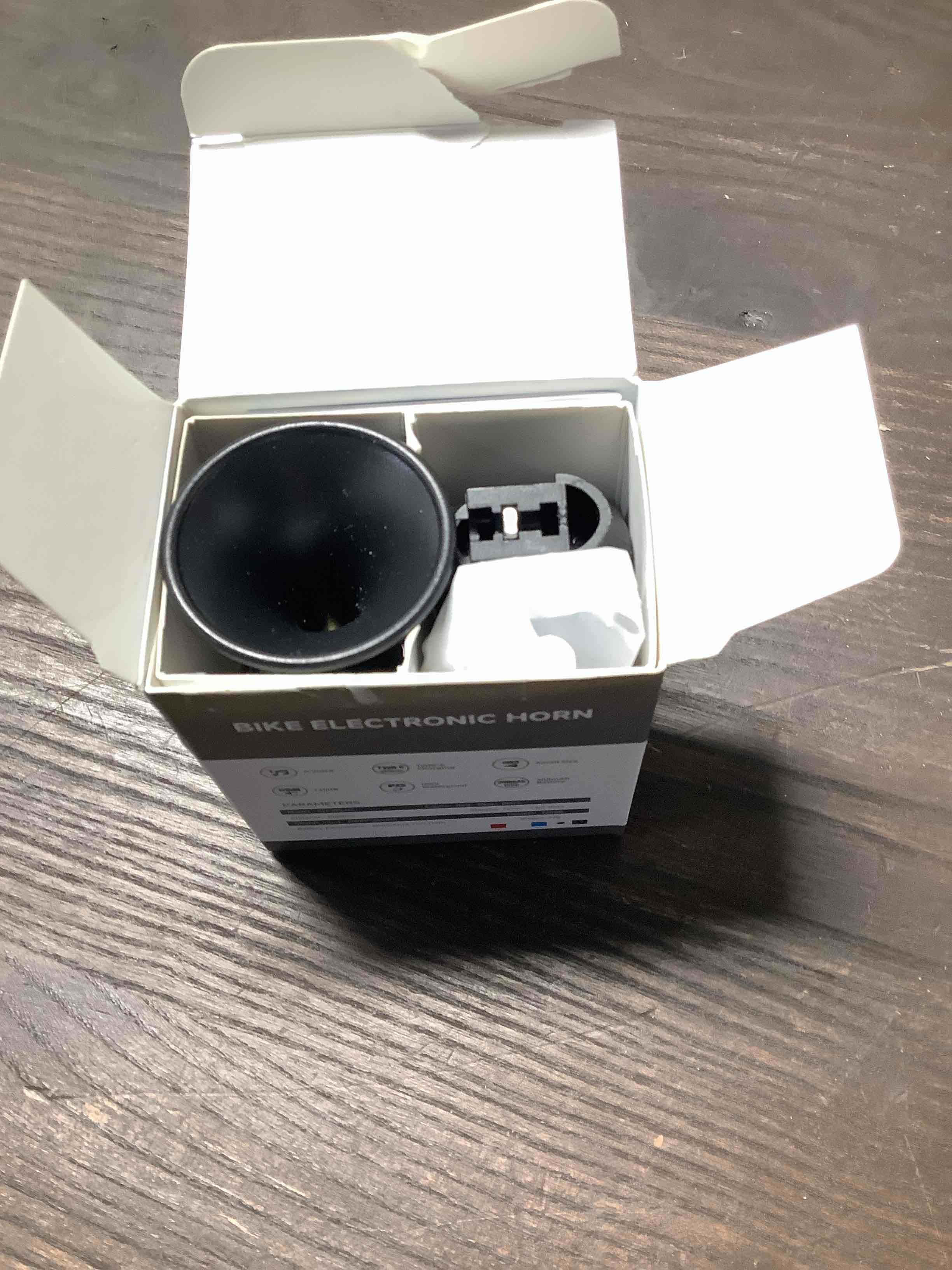 Condition photo showing Good Condition for Electric Bike Horn 120dB Loud Bike Horn for 22.2-25.5mm Round Handlebars, USB Rechargeable Bicycle Horn, IP65 Waterproof, Easy Install for Mountain Bike/E-Bike/Scooter/Adults