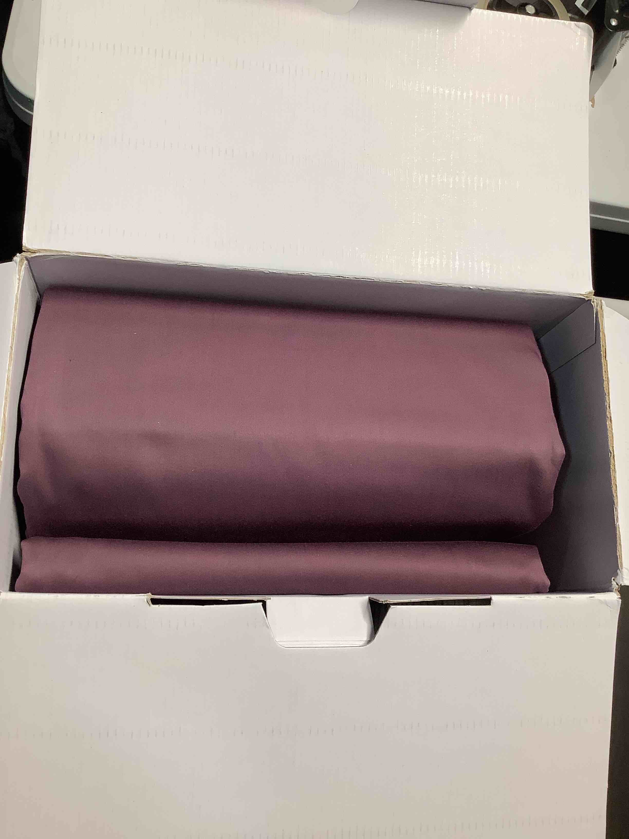 Condition photo showing Good Condition for Carressa Linen 100% Egyptian Cotton King Size Sheets Set - 800 High Thread Count Egyptian Cotton Sheets King Size (4 PC, Plum Purple), Soft, Cooling, 16" Deep Pocket Sateen Weave Luxury Bed Sheet King Plum Purple