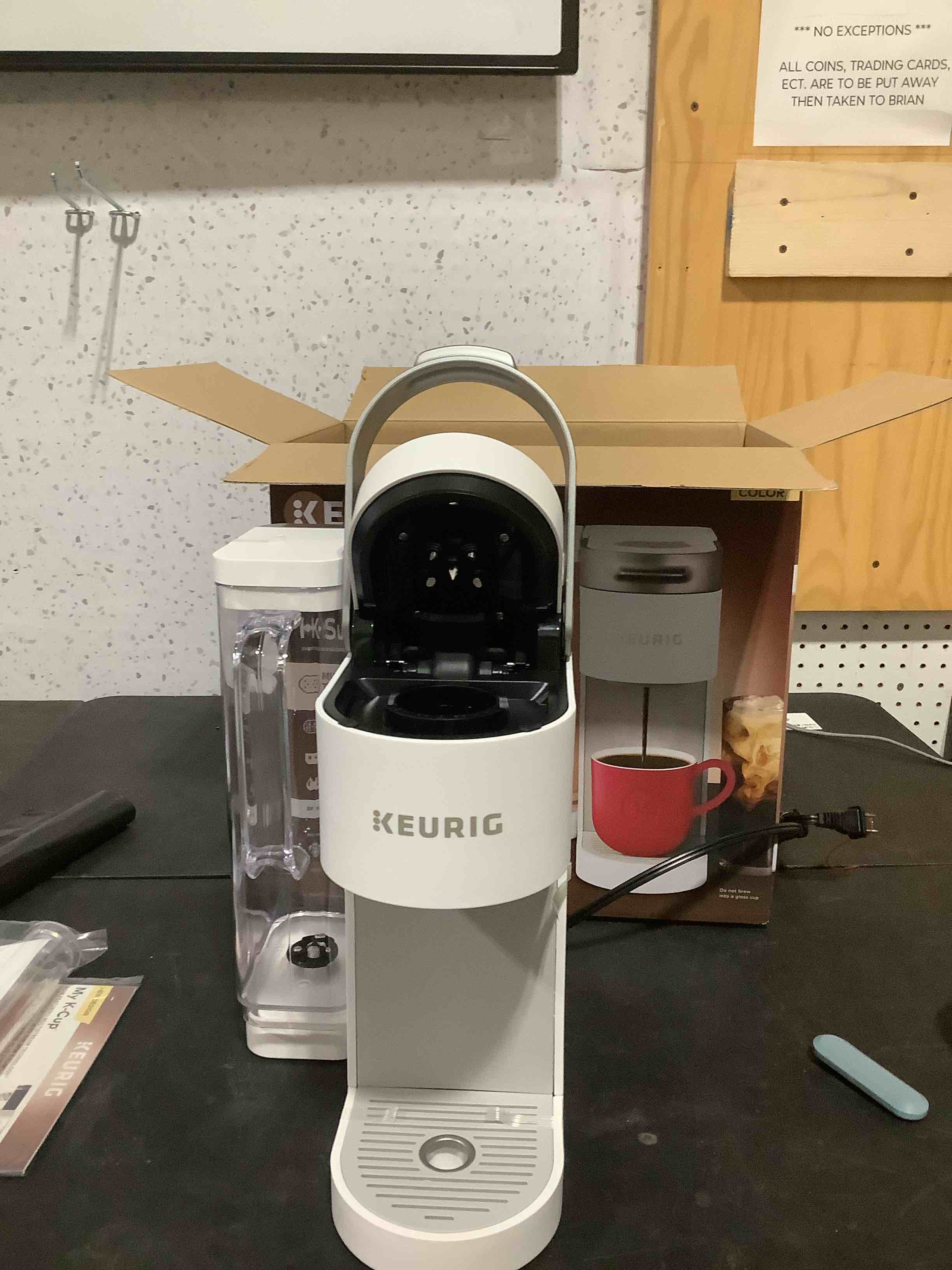 https://s3.amazonaws.com/lotting-images-prod/NKYBargainOutlett/BRN4344011_1776784296479.jpeg