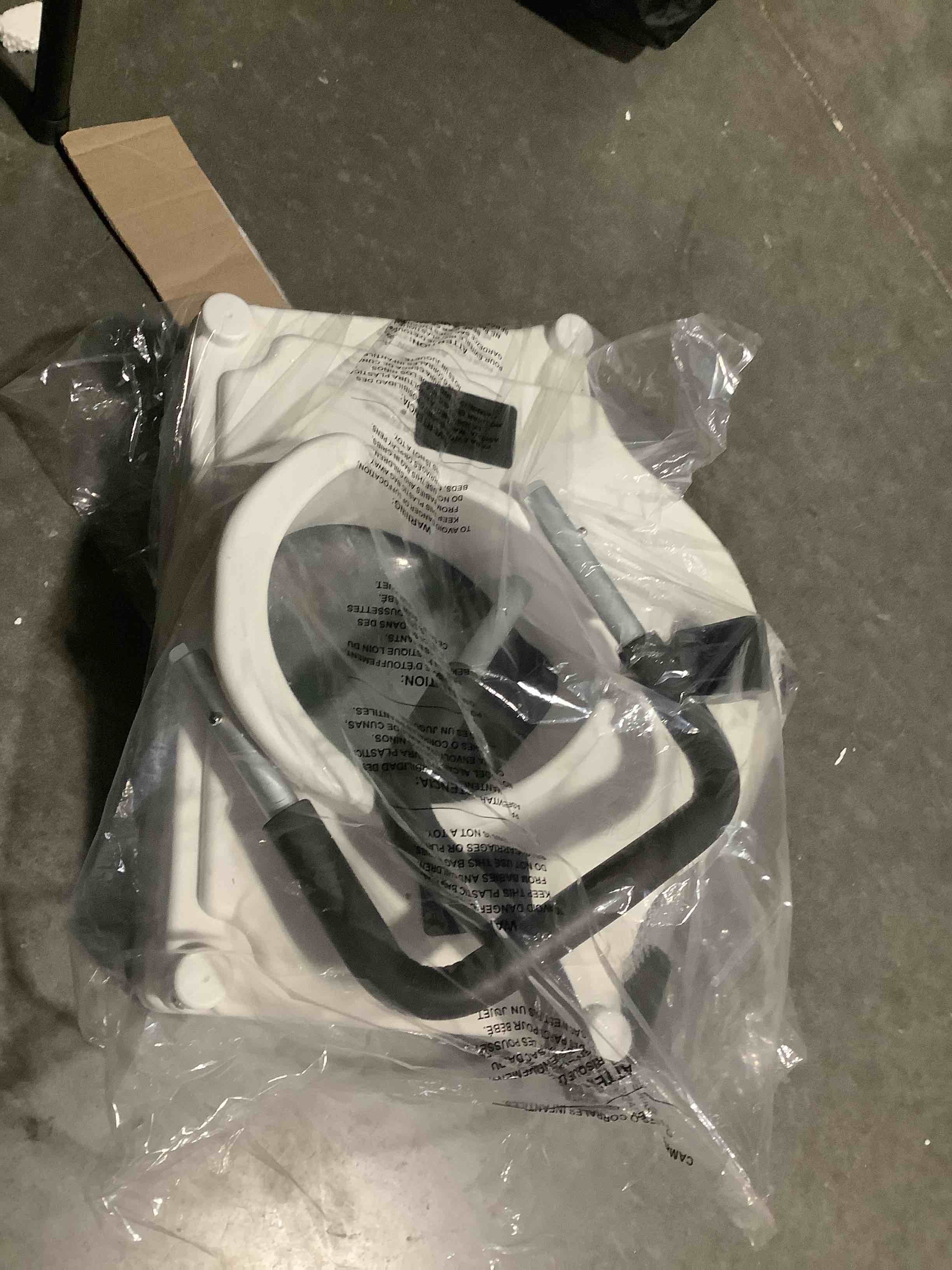https://s3.amazonaws.com/lotting-images-prod/NKYBargainOutlett/BRN4344015_1776800717047.jpeg