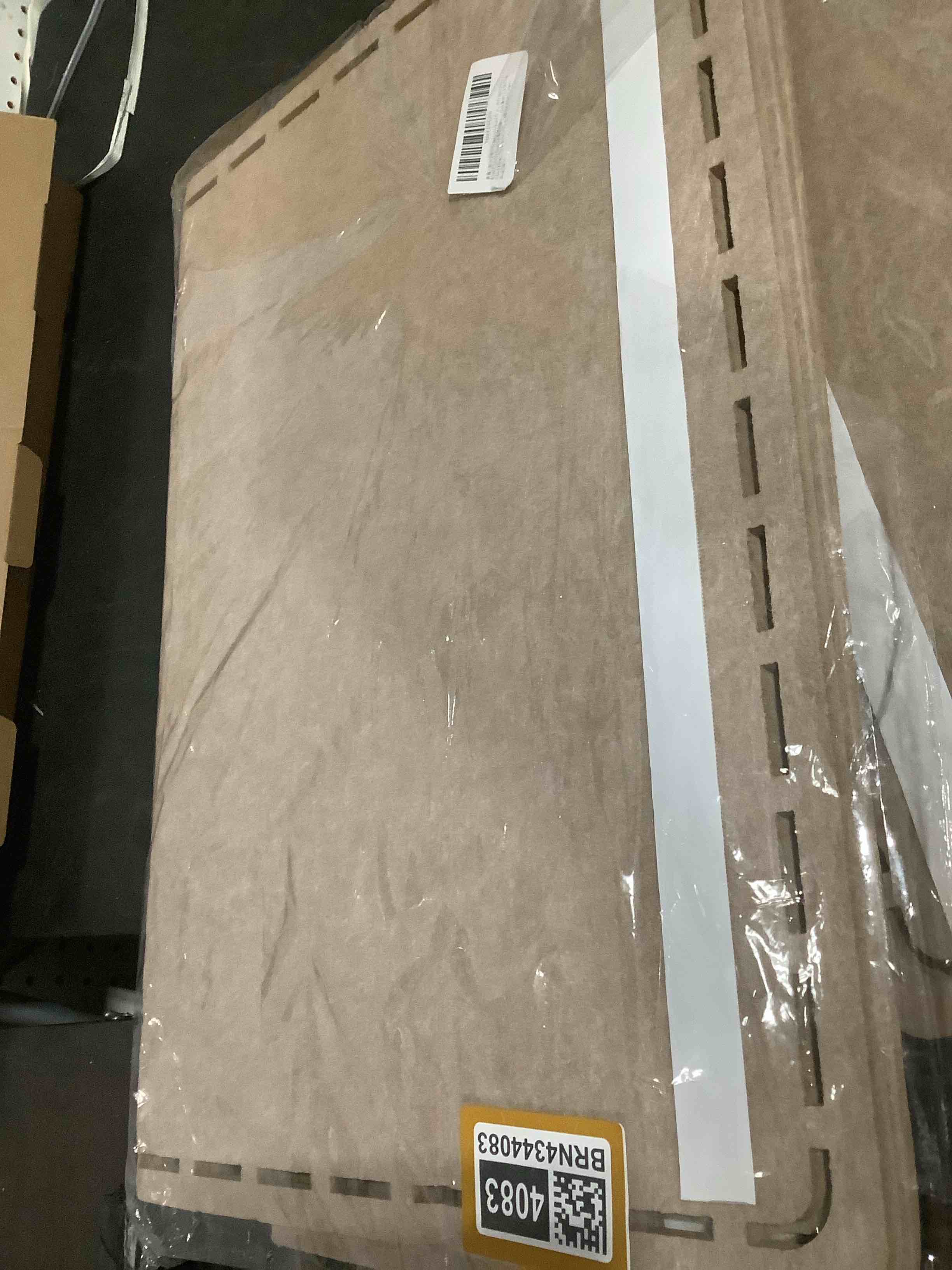 https://s3.amazonaws.com/lotting-images-prod/NKYBargainOutlett/BRN4344083_1777047666981.jpeg