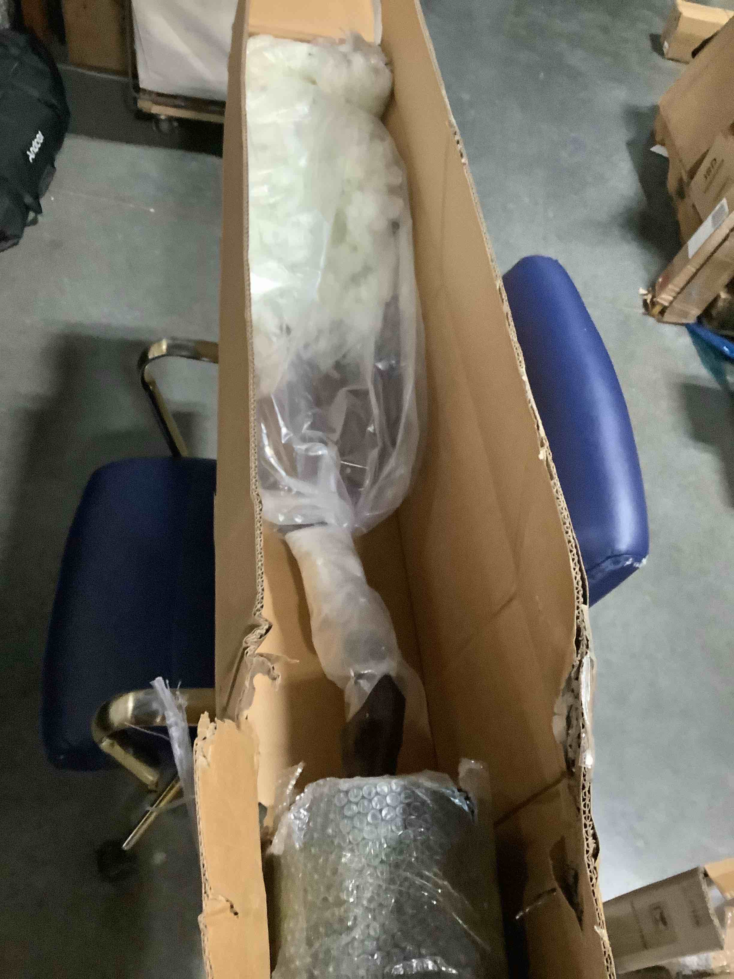 https://s3.amazonaws.com/lotting-images-prod/NKYBargainOutlett/BRN4344086_1777049337973.jpeg