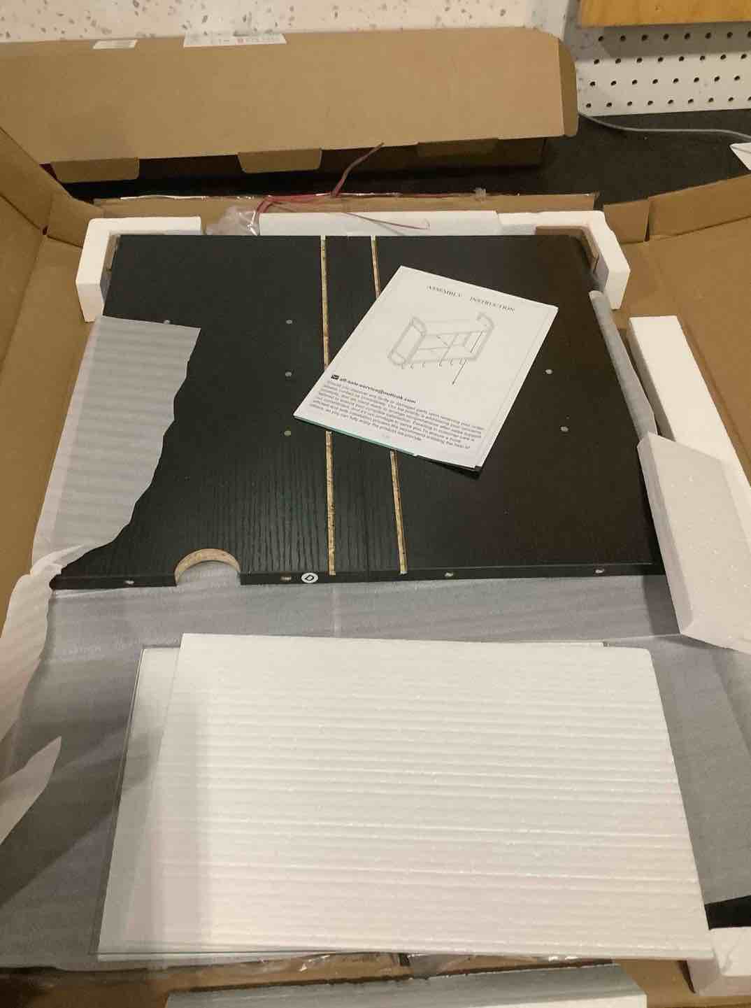 https://s3.amazonaws.com/lotting-images-prod/NKYBargainOutlett/BRN4344112_1777126419975.jpeg
