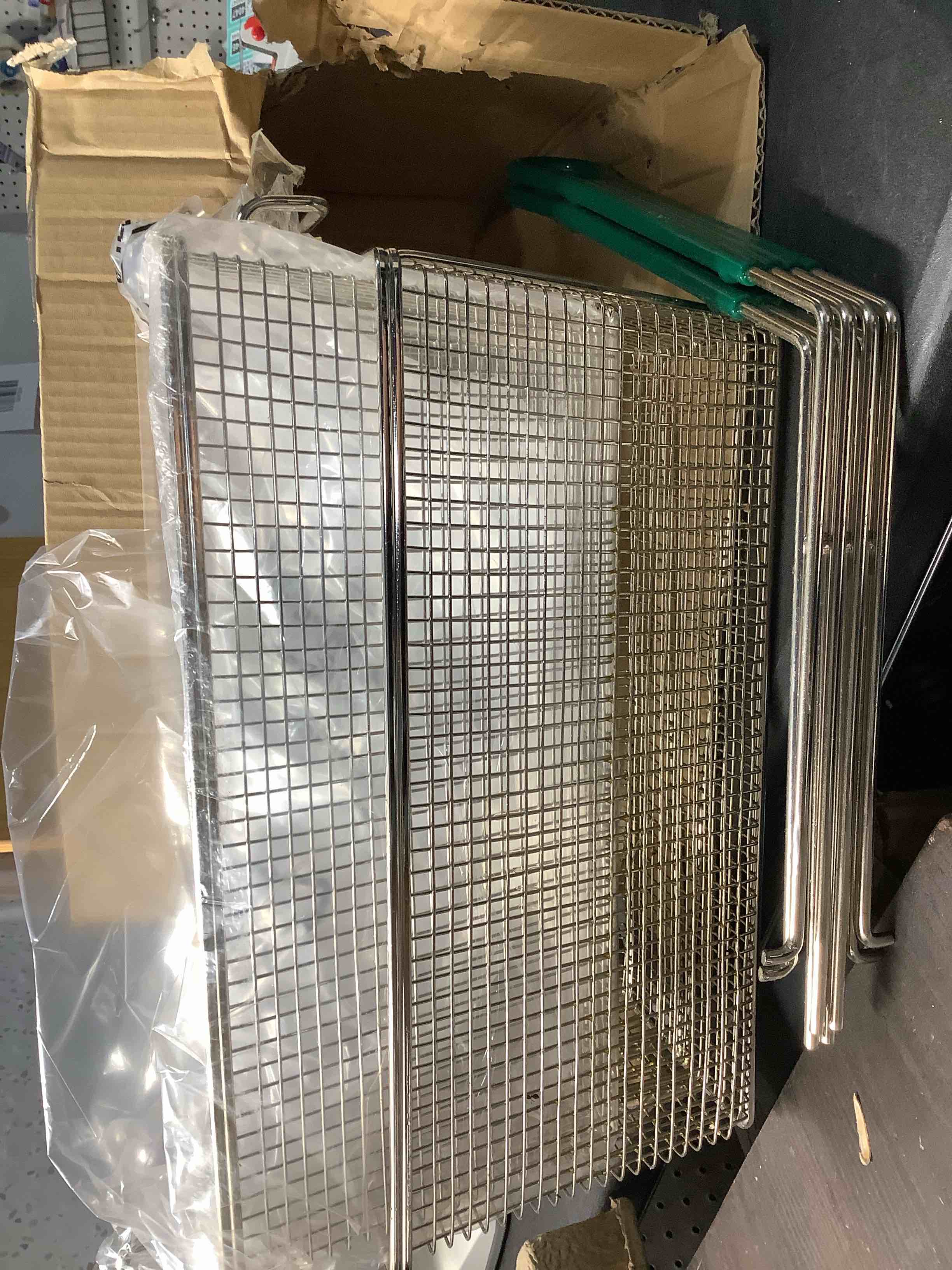 Condition photo showing Good Condition for deep fryer basket with front hooks, non-slip handle, 13.2" x 6.5" x 5.9" basket, 11.2" long handle, easy installation