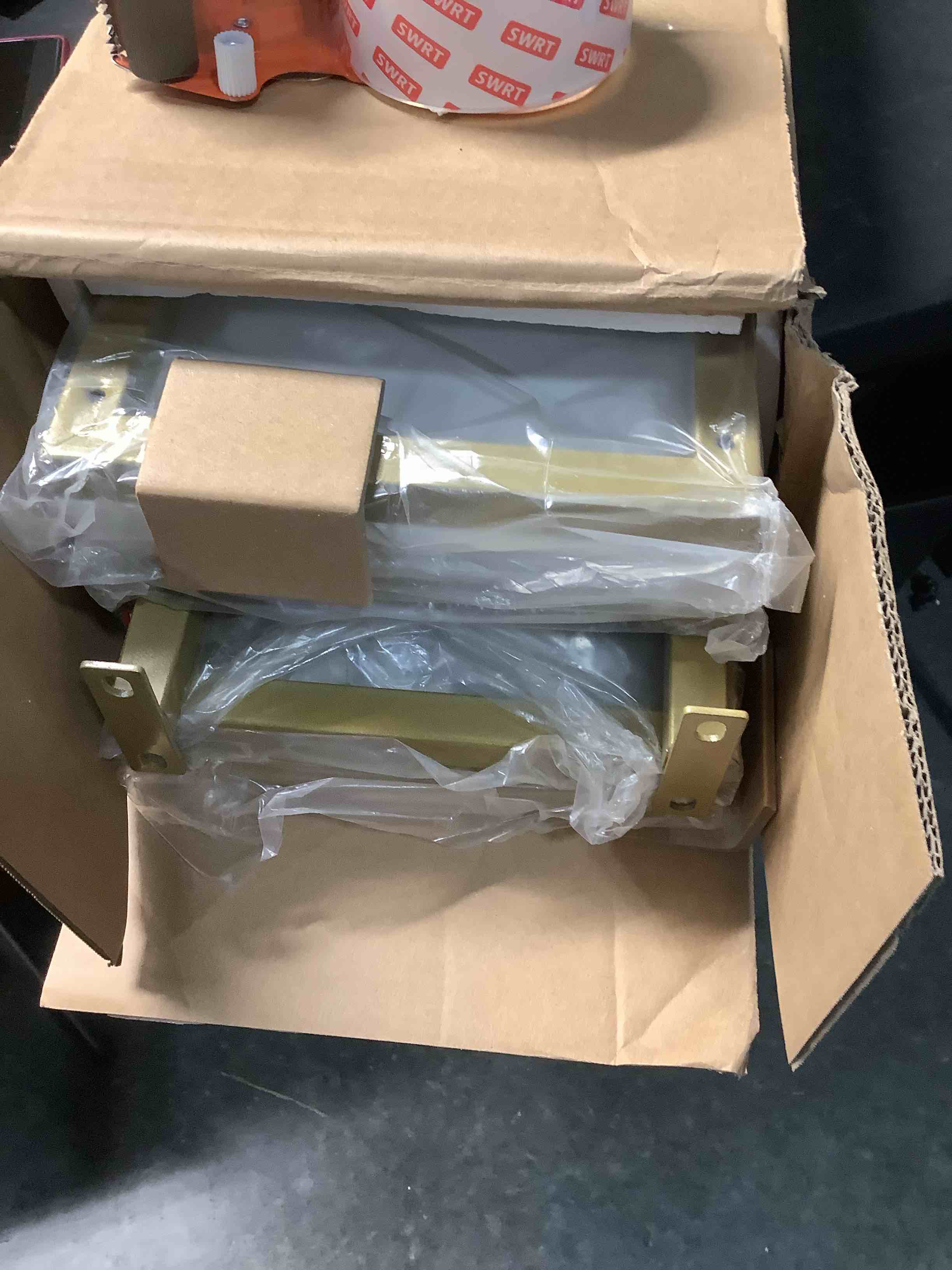 https://s3.amazonaws.com/lotting-images-prod/NKYBargainOutlett/BRN4344167_1777493134622.jpeg