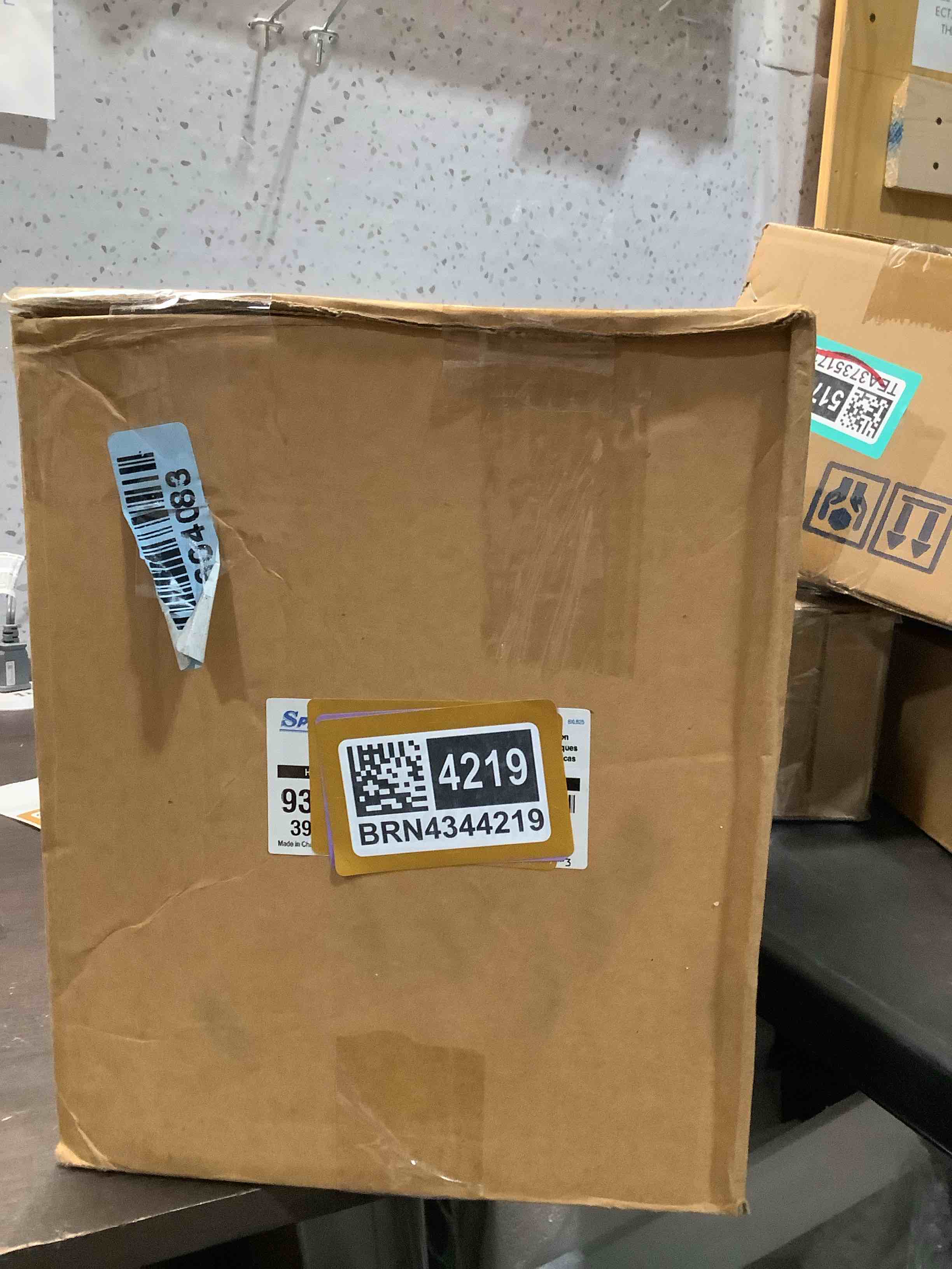 https://s3.amazonaws.com/lotting-images-prod/NKYBargainOutlett/BRN4344219_1777577056165.jpeg