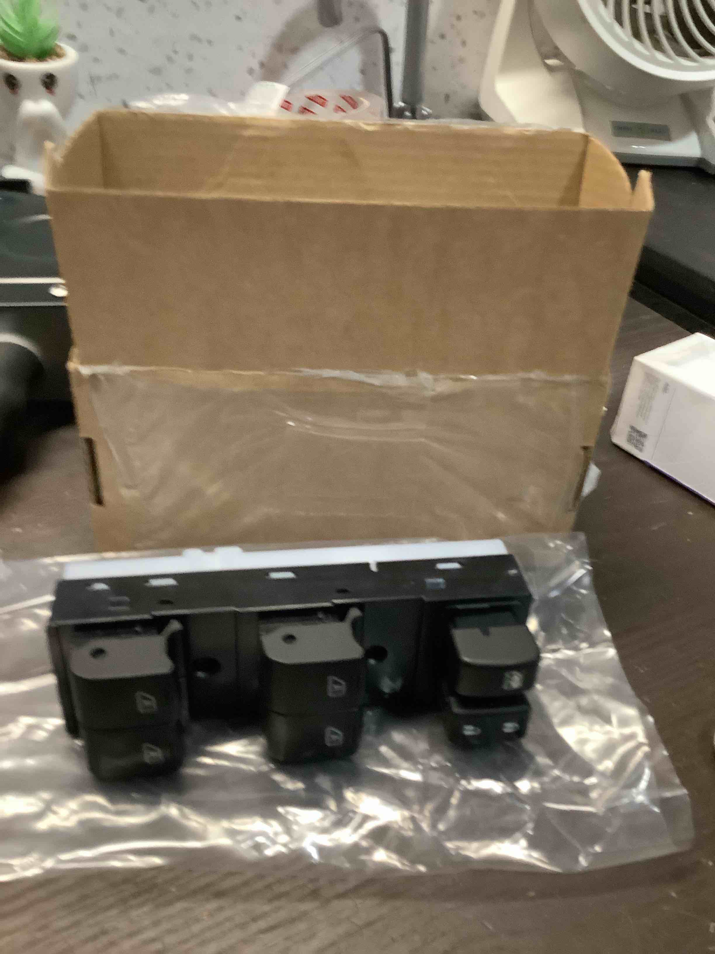 Condition photo showing Good Condition for newyall front left driver side power door window switch for infiniti 2011-2012 g25, 2007-2008 g35, 2009-2013 g37, 2015 q40