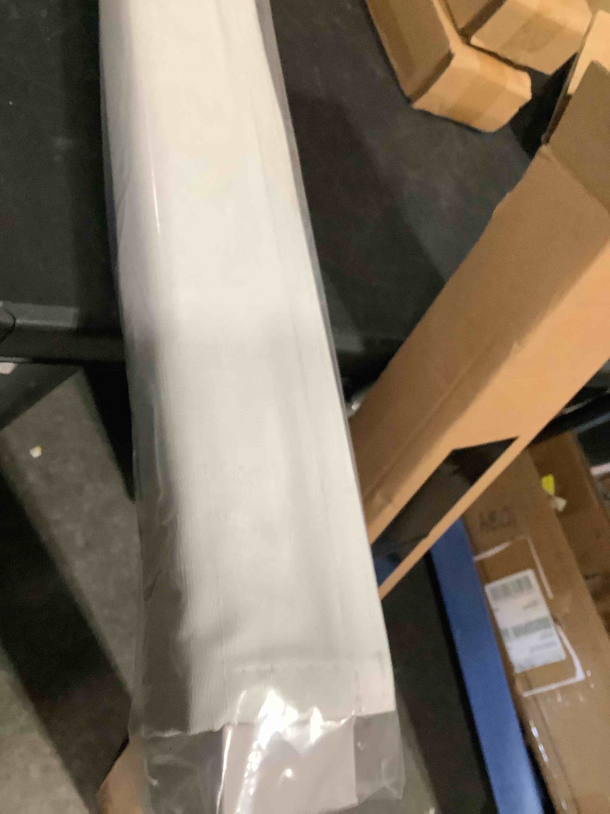 https://s3.amazonaws.com/lotting-images-prod/NKYBargainOutlett/BRN4344278_1778177471685.jpeg