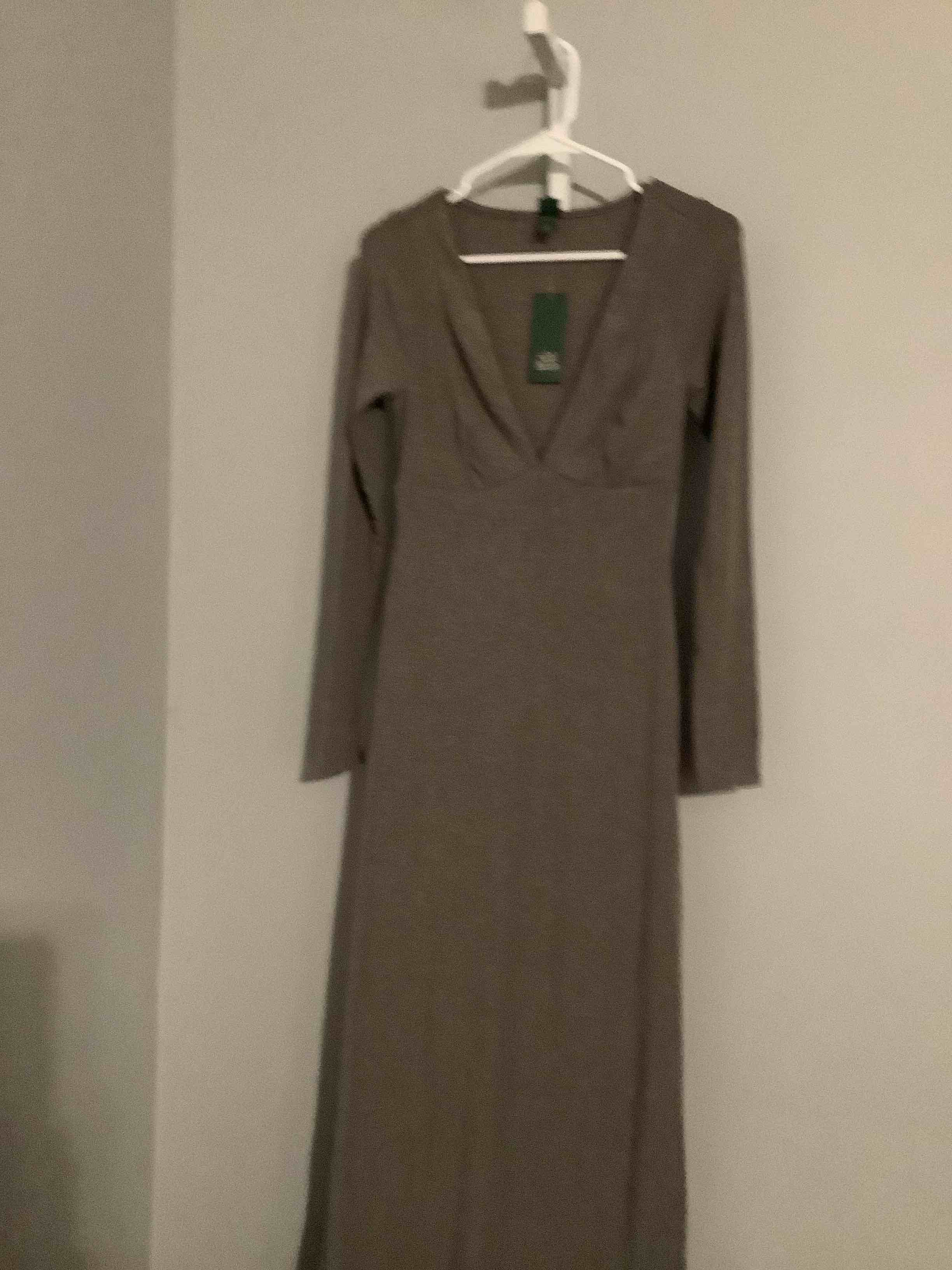Condition photo showing New/Like New for wild fable women’s long sleeve plunge v-neck, maxi dress, gray size medium