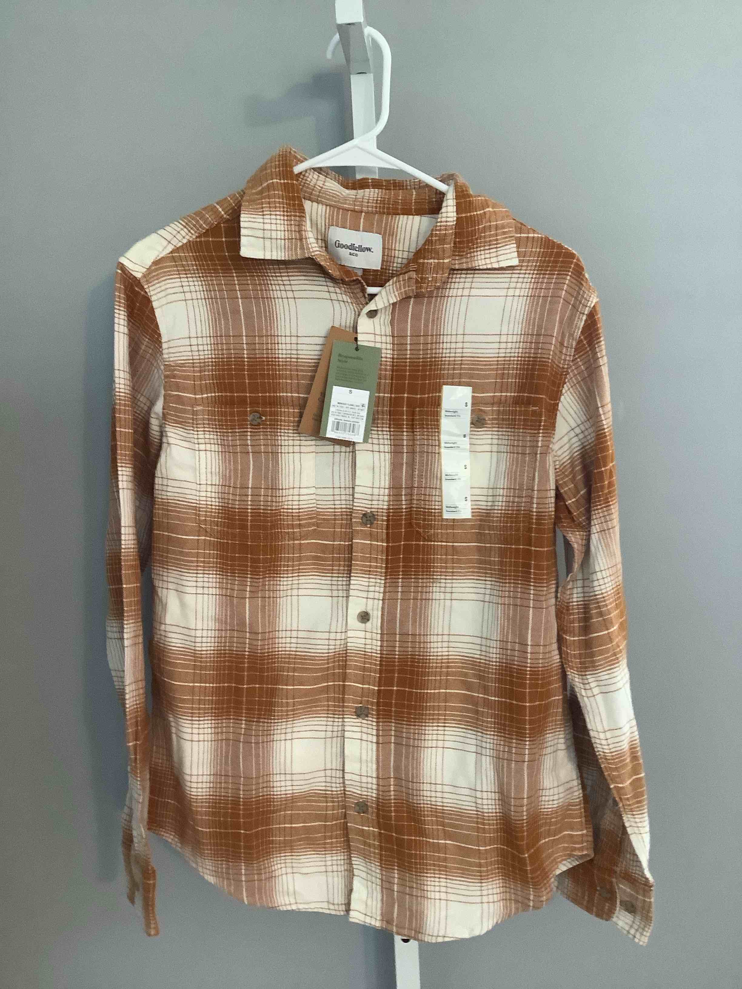 Condition photo showing New/Like New for goodfellow and company men’s small midweight, flannel shirt, brown cream plaid button
