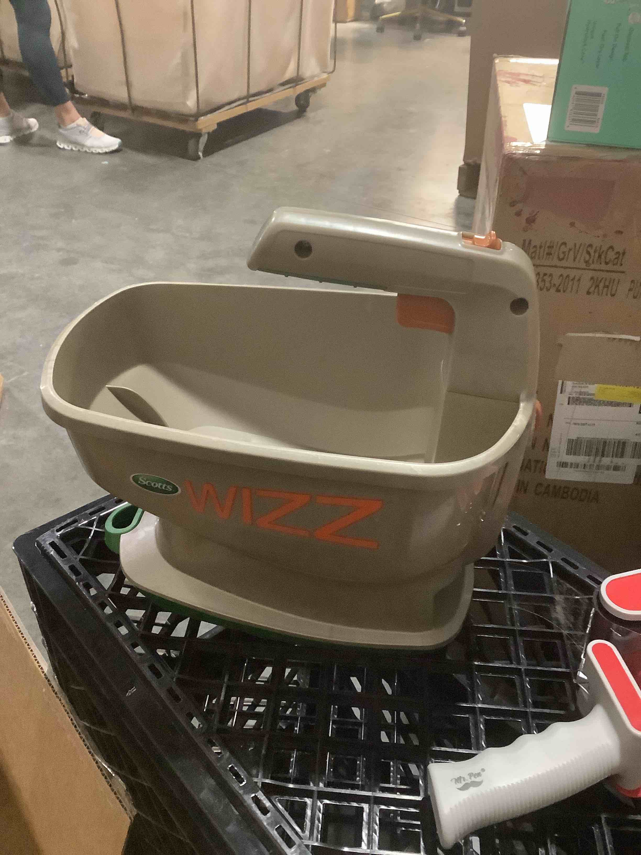 Condition photo showing Good Condition for Scotts Wizz Hand-Held Spreader: Battery-Operated Lawn & Garden Fertilizer Distributor, 0.5 Capacity