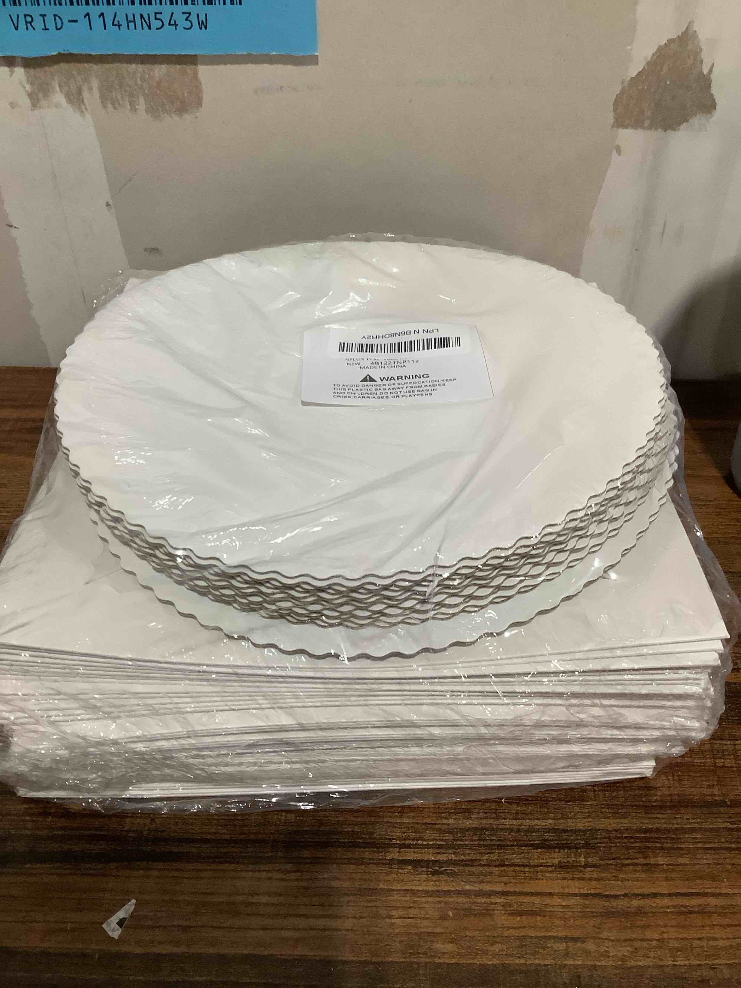 Condition photo showing Good Condition for Cake Boxes 10×10×8 inch White Tall Cake Boxes with Window Cajas Para Pasteles for Cakes, Pies, Pastries, Birthday, Party (15 Pack)