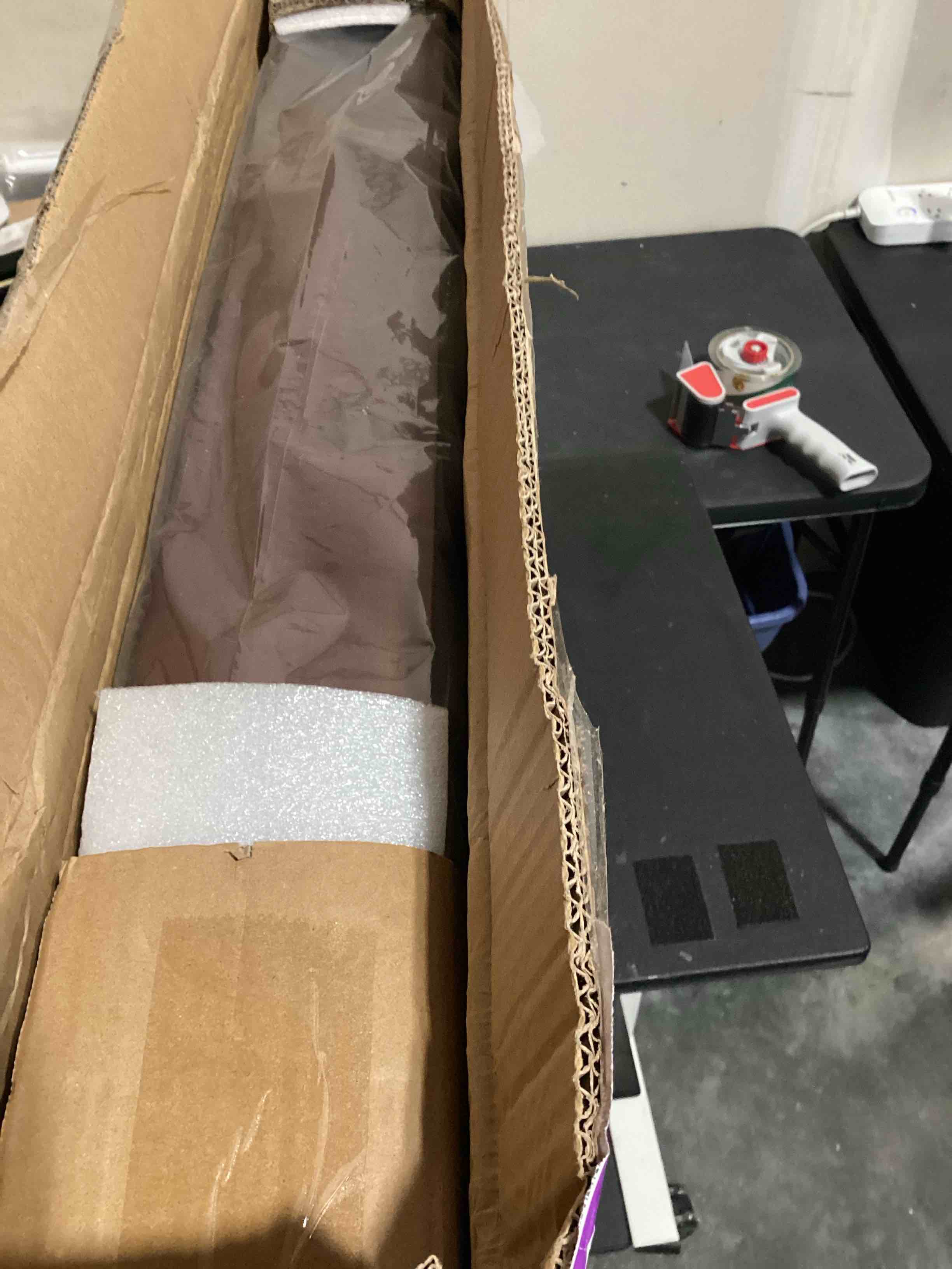 https://s3.amazonaws.com/lotting-images-prod/NKYBargainOutlett/BRN4348650_1778598157721.jpeg