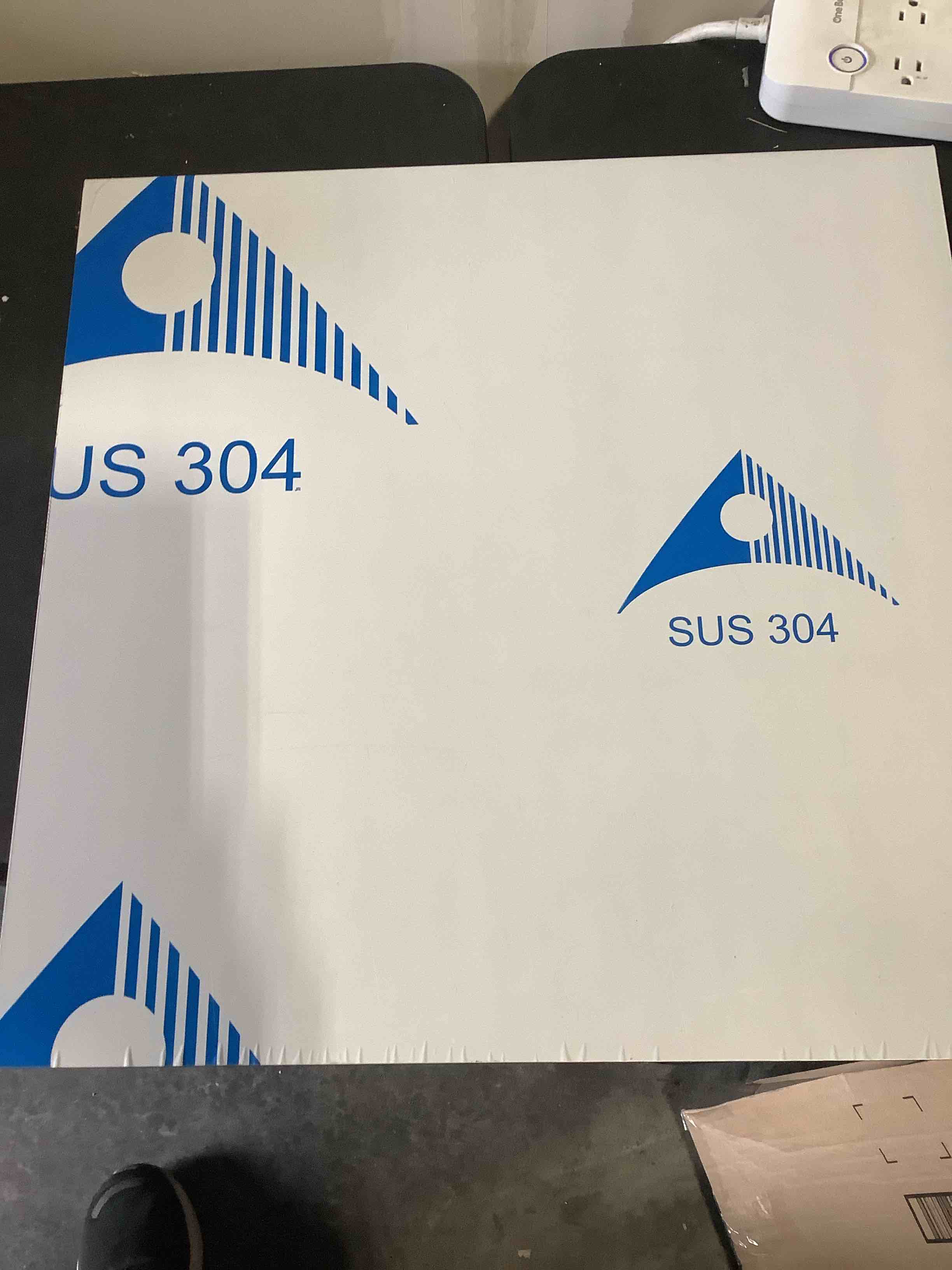 https://s3.amazonaws.com/lotting-images-prod/NKYBargainOutlett/BRN4348852_1779805444325.jpeg