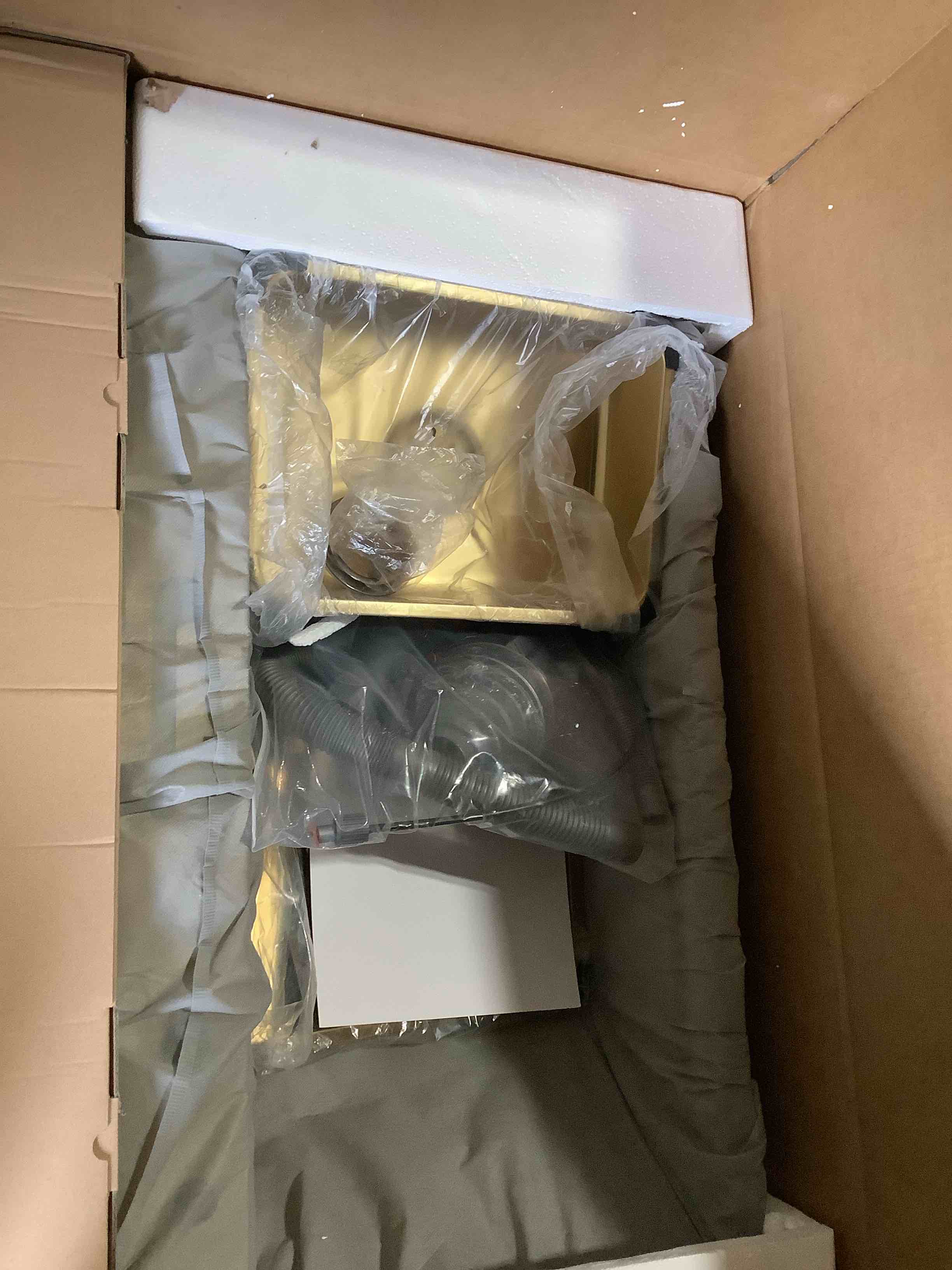 https://s3.amazonaws.com/lotting-images-prod/NKYBargainOutlett/BRN4348879_1779812641250.jpeg