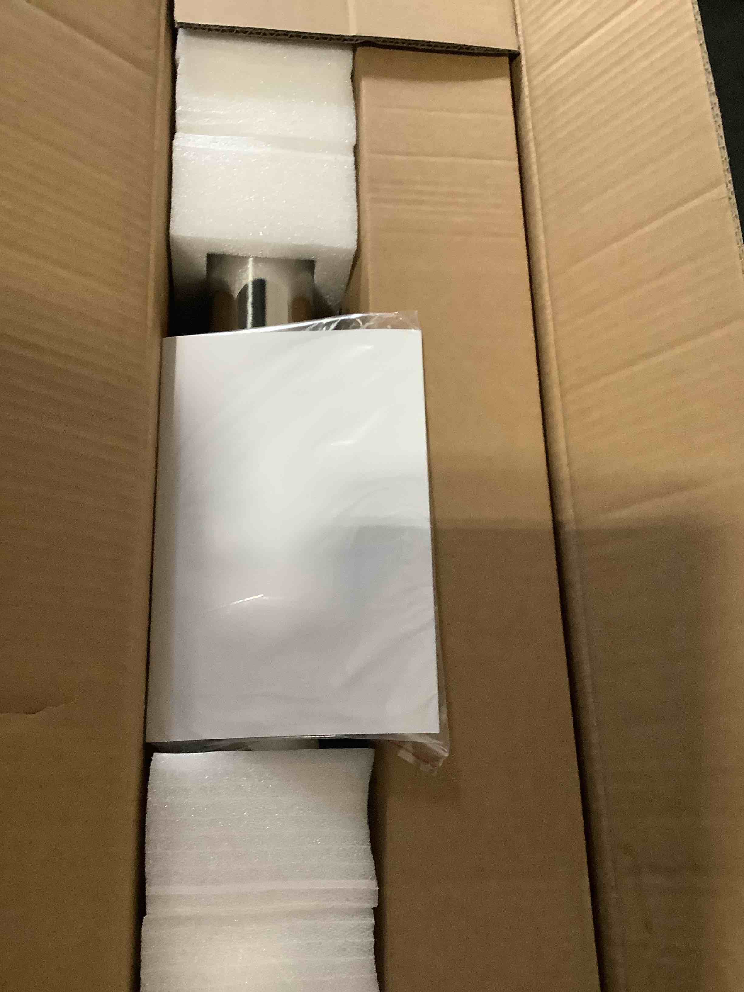 https://s3.amazonaws.com/lotting-images-prod/NKYBargainOutlett/BRN4348883_1779812996574.jpeg