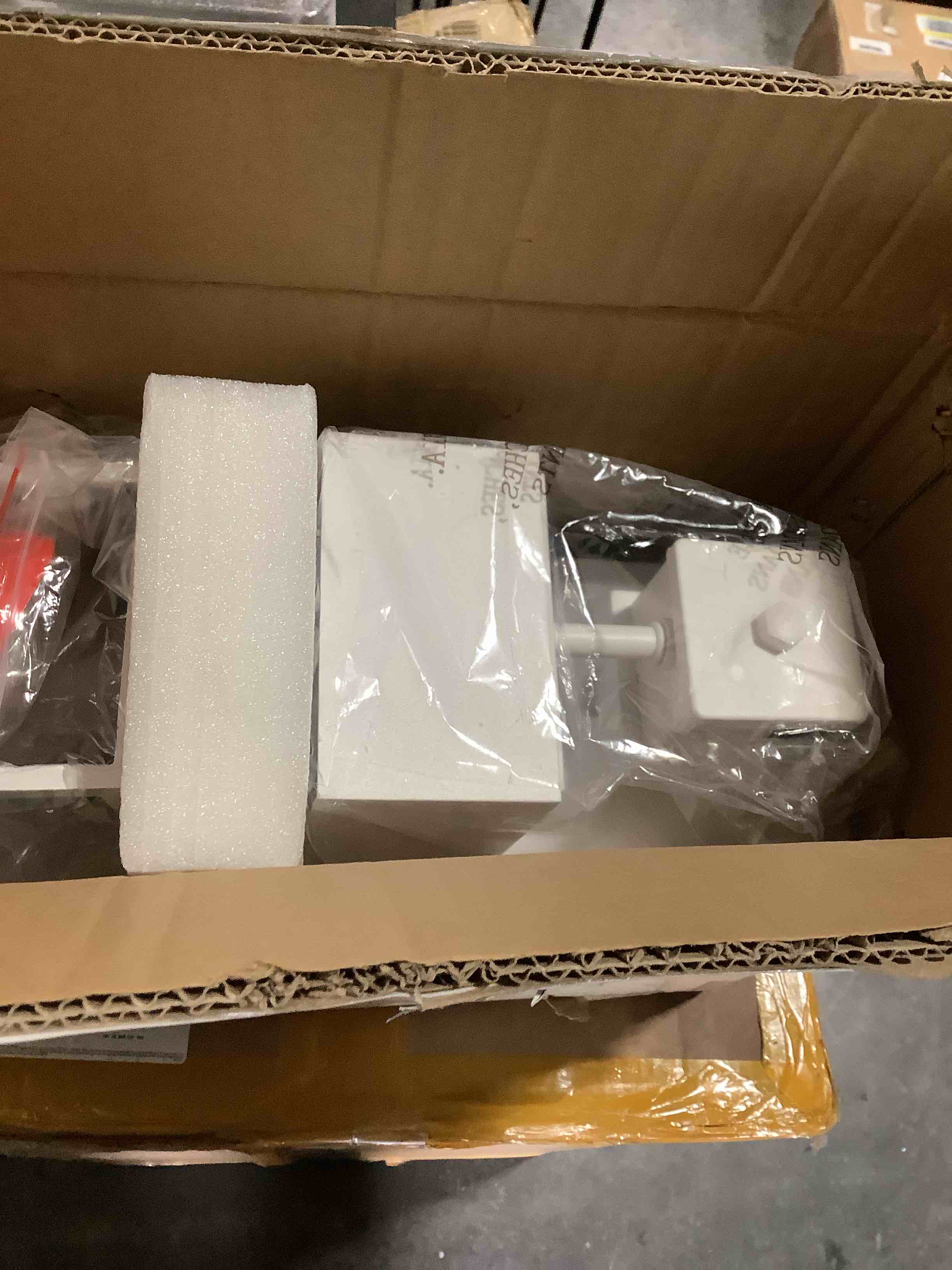 https://s3.amazonaws.com/lotting-images-prod/NKYBargainOutlett/BRN4348888_1779892856630.jpeg