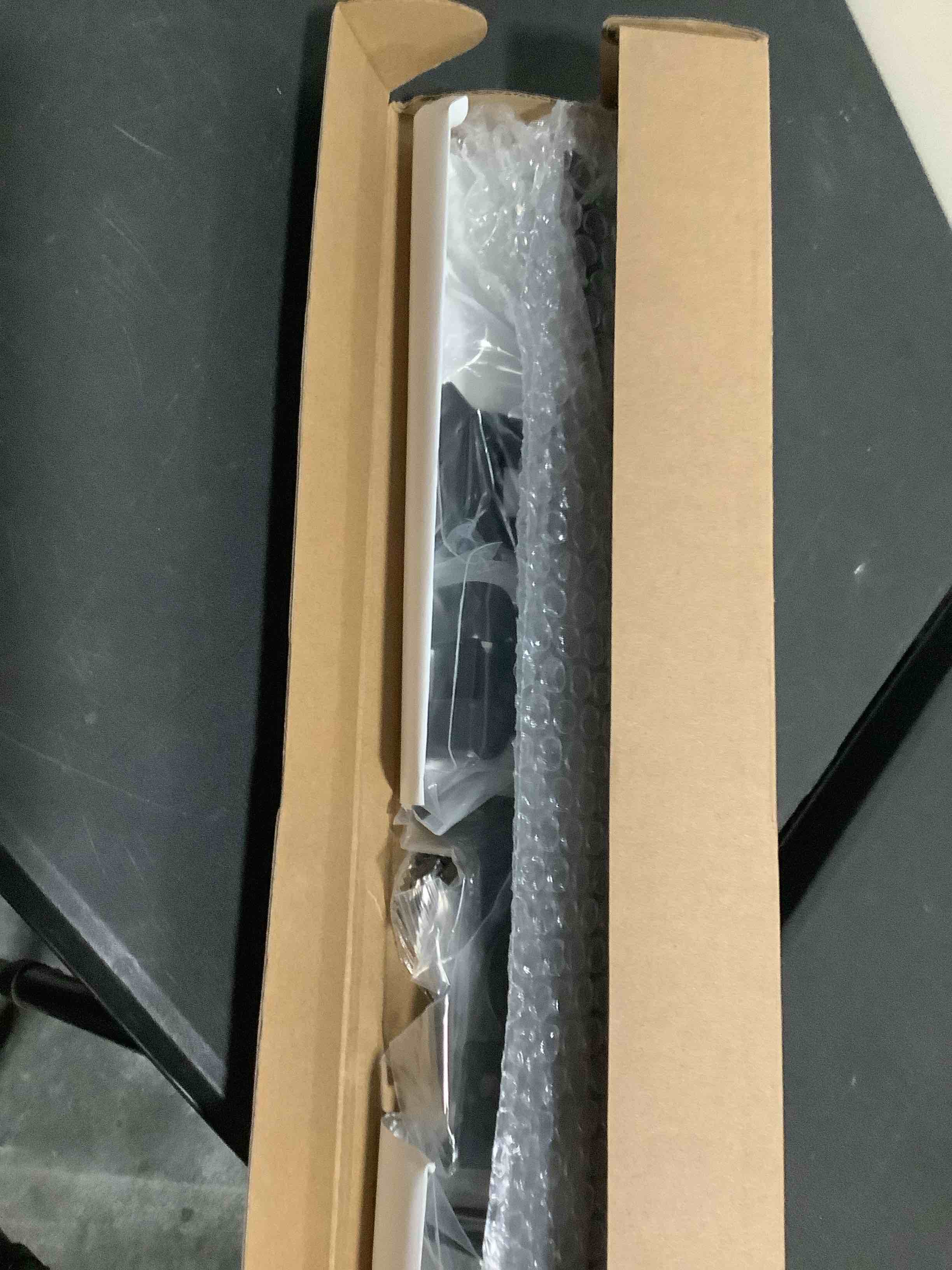 https://s3.amazonaws.com/lotting-images-prod/NKYBargainOutlett/BRN4348915_1779903862478.jpeg