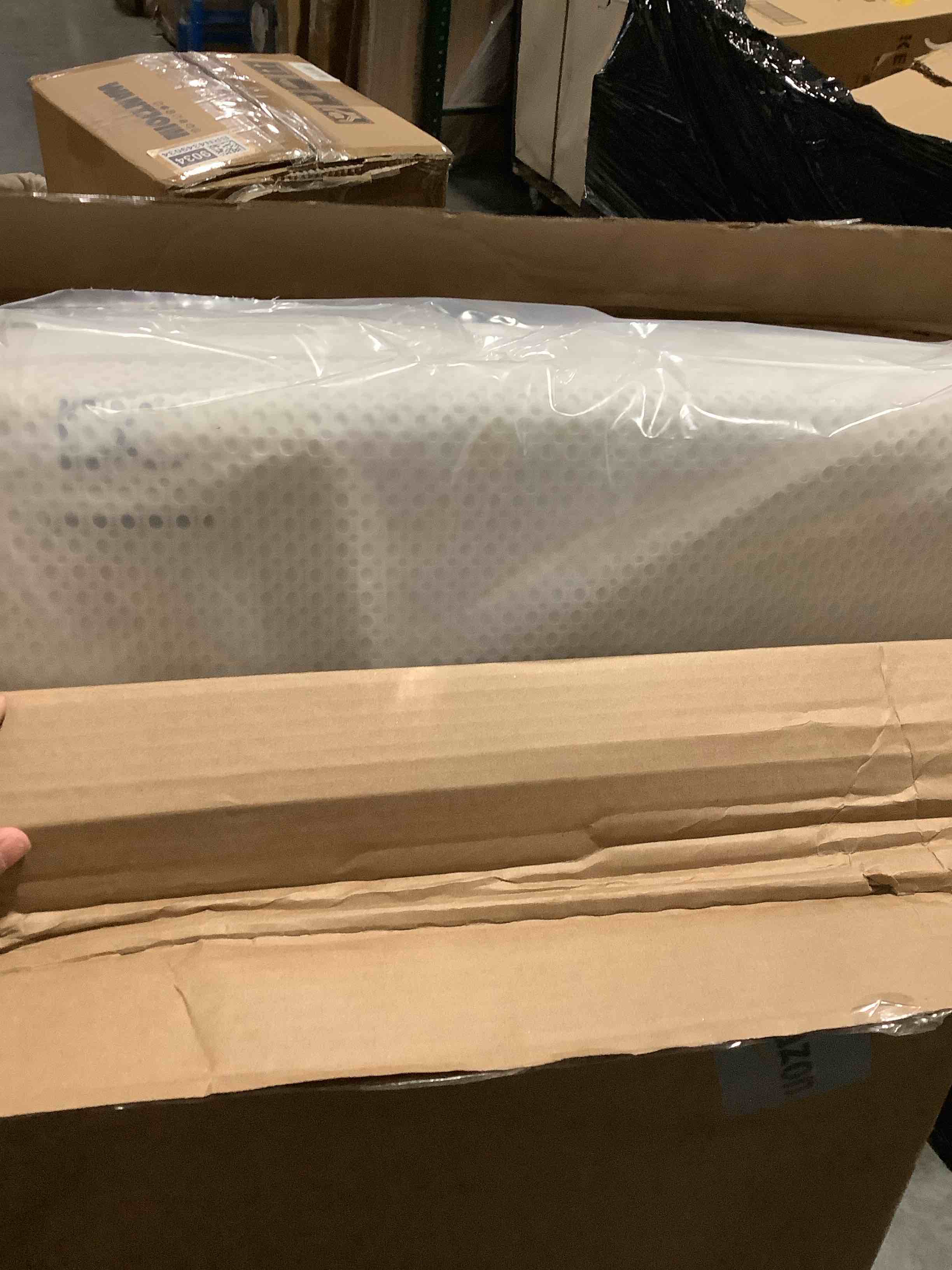 https://s3.amazonaws.com/lotting-images-prod/NKYBargainOutlett/BRN4349038_1780502312486.jpeg