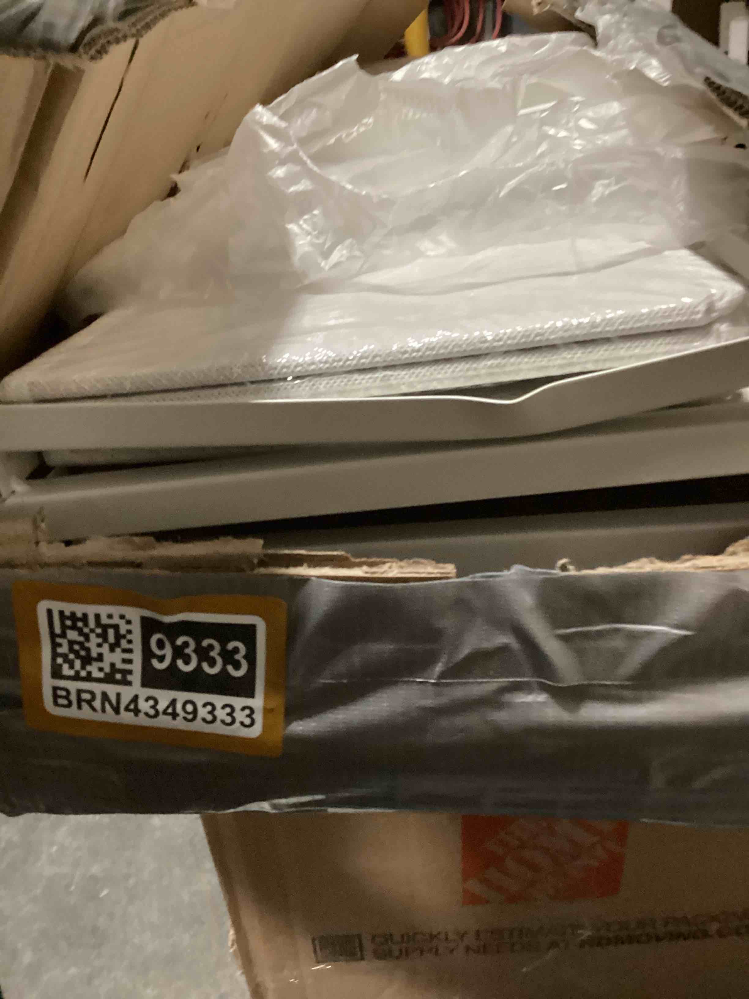 https://s3.amazonaws.com/lotting-images-prod/NKYBargainOutlett/BRN4349333_1781811459960.jpeg