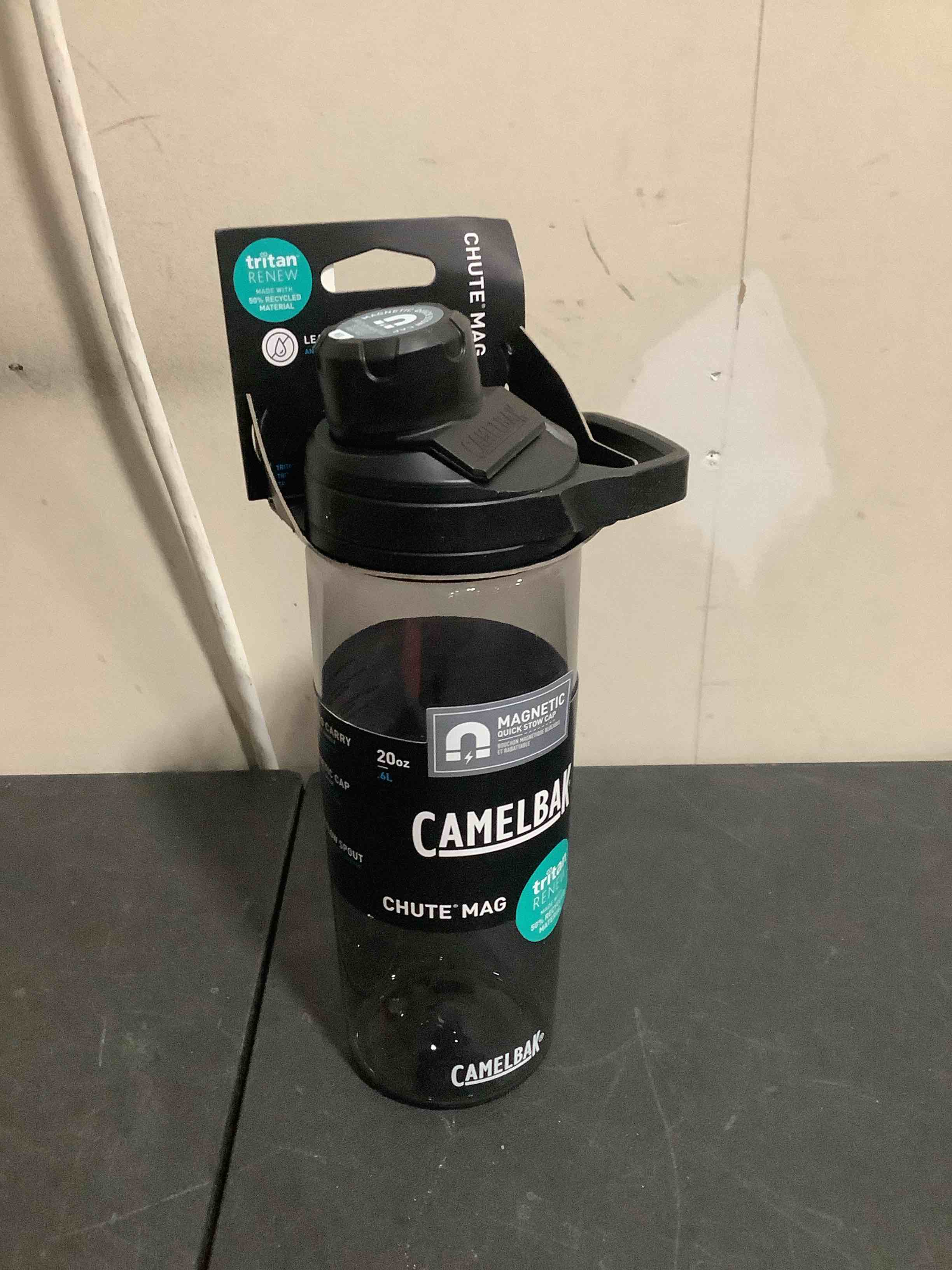 Condition photo showing New/Like New for camelbak chute mag bpa free water bottle 20 oz, clear, model:1510101060