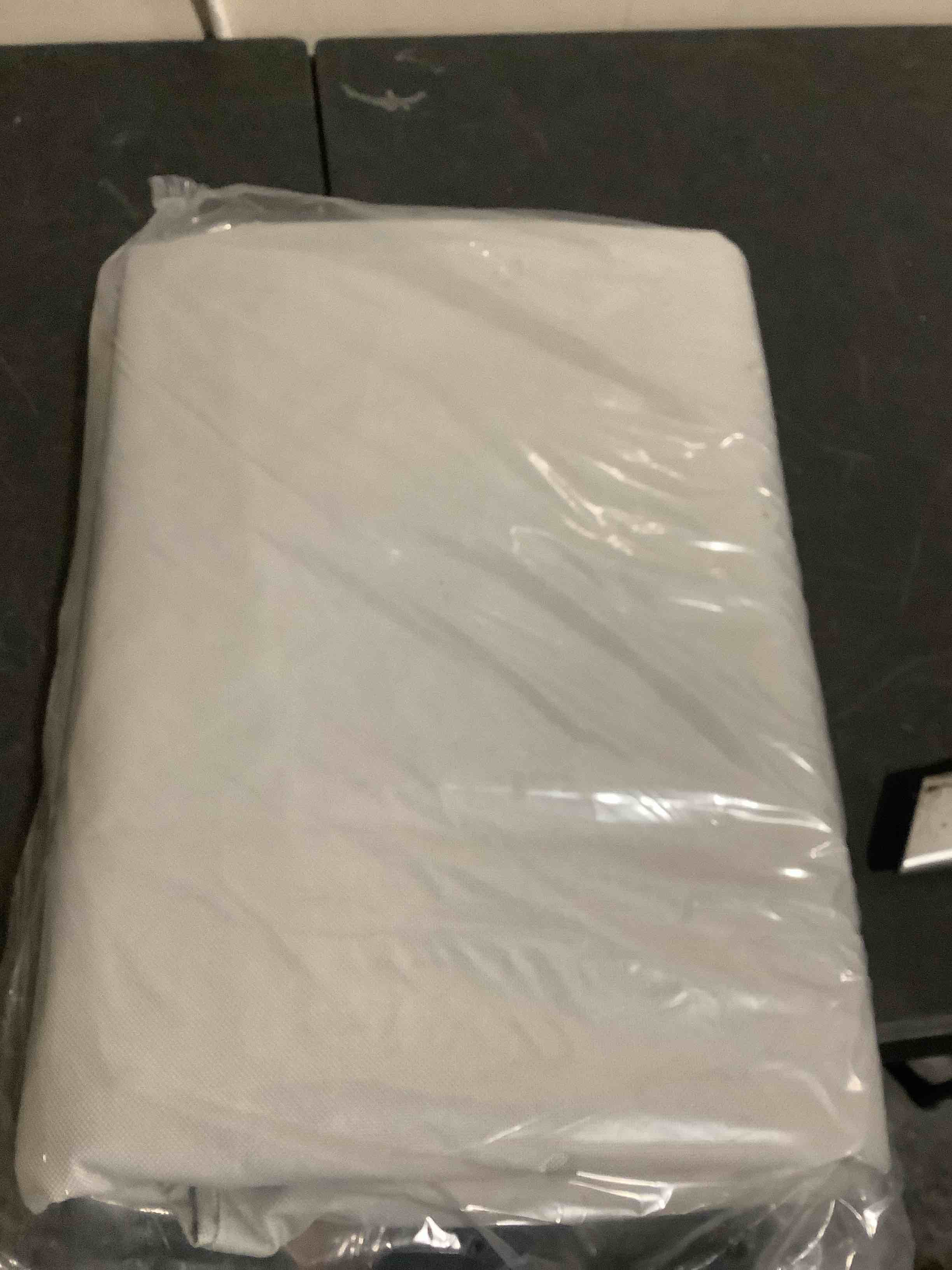 Condition photo showing New/Like New for l04 gray winter cover 11” x 2.4” x 15.4”