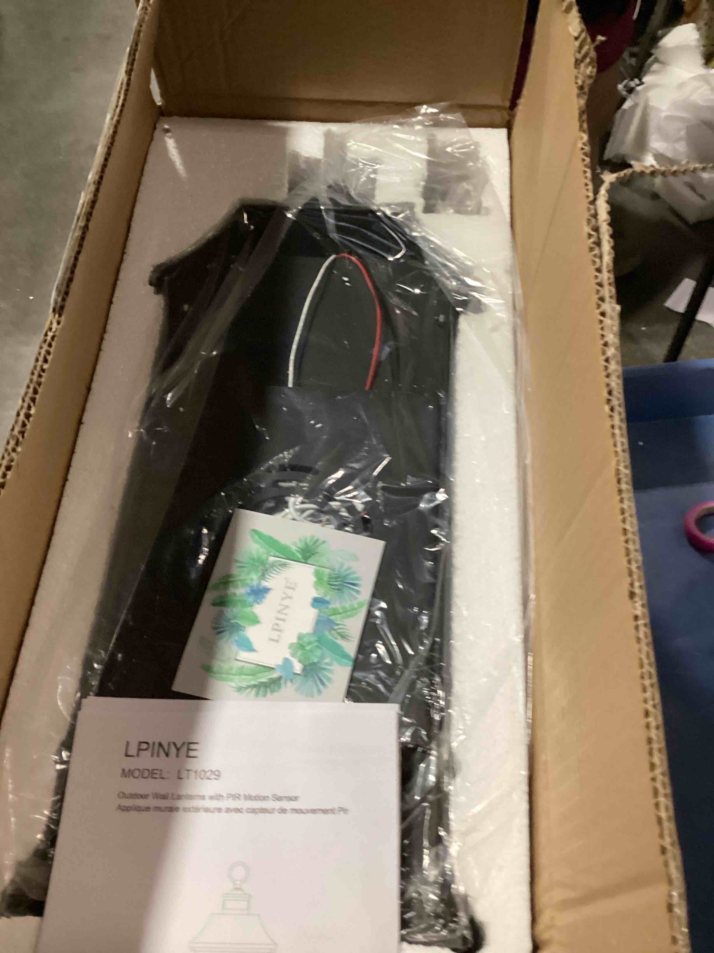 https://s3.amazonaws.com/lotting-images-prod/NKYBargainOutlett/BRN4984079_1781295333846.jpeg