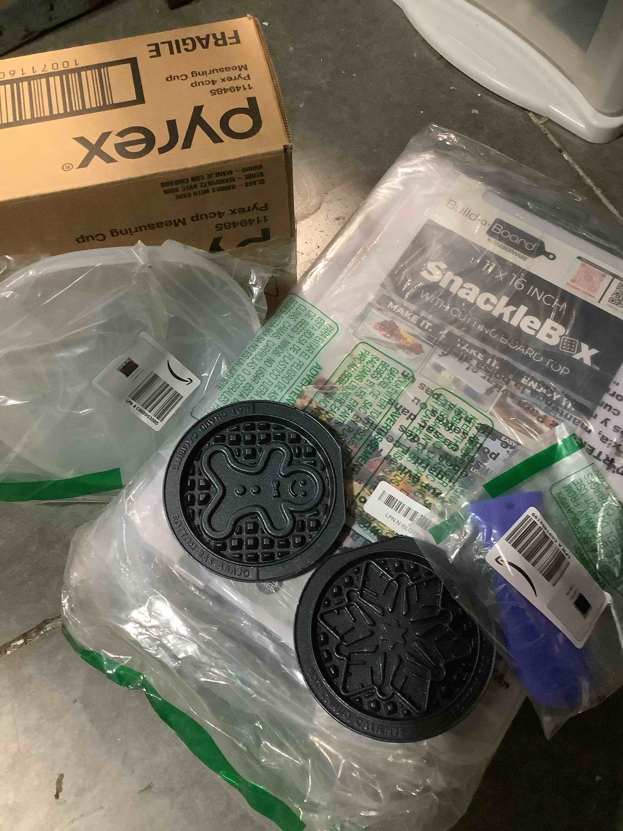 KITCHEN BUNDLE (Pyrex, waffle plates,  snacklebox, handle silicone, silicone top, Pyrex glass measure 