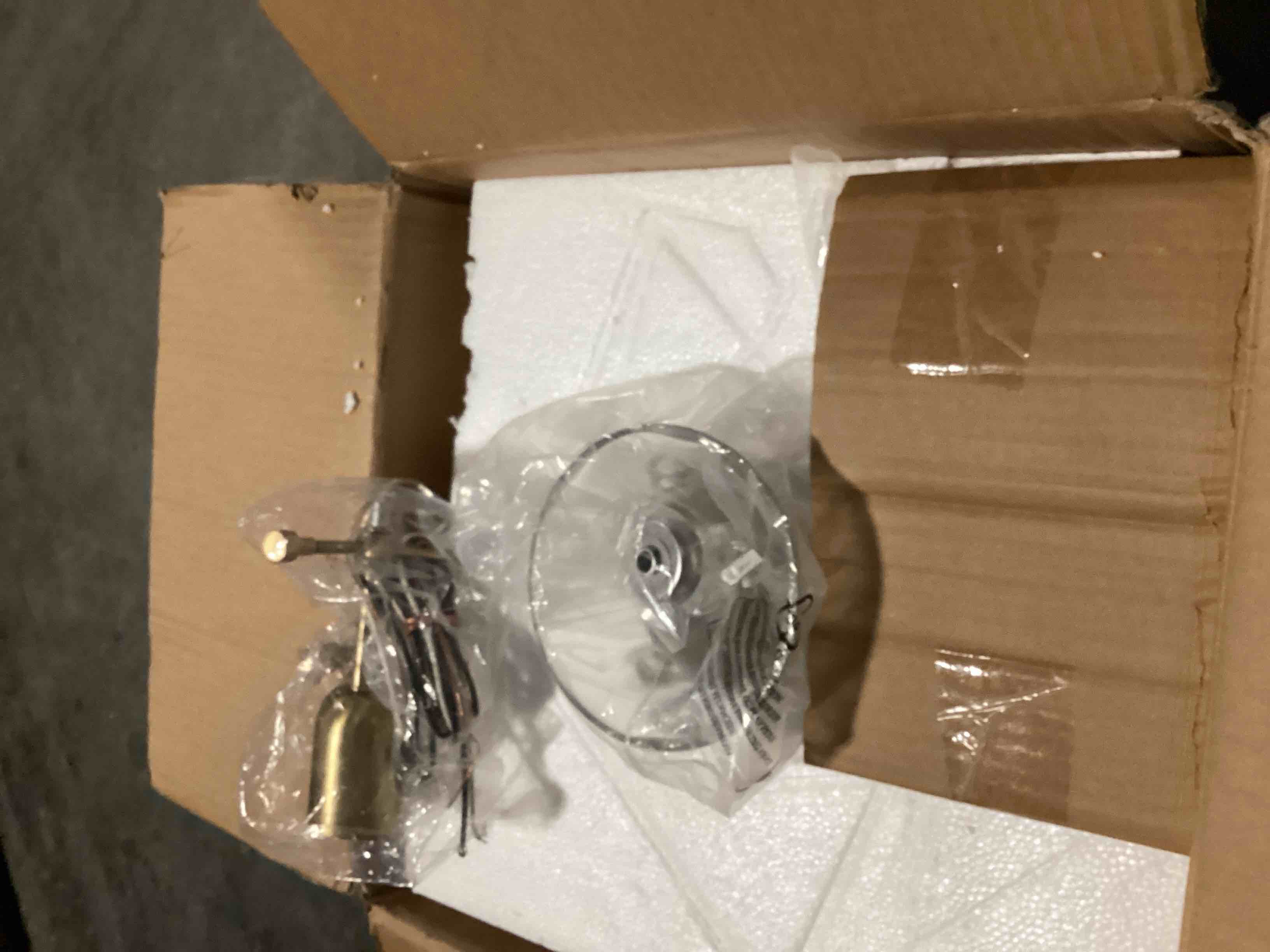 https://s3.amazonaws.com/lotting-images-prod/NKYBargainOutlett/GRA4729008_1781812621959.jpeg