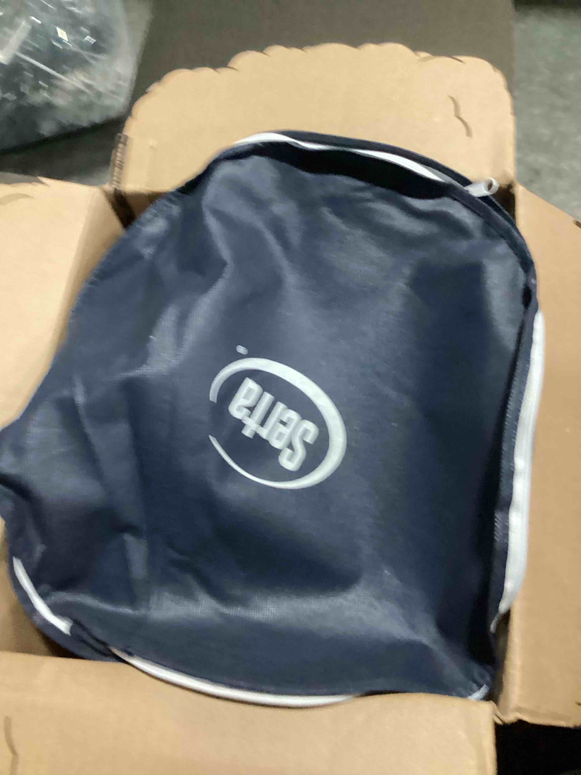 https://s3.amazonaws.com/lotting-images-prod/NKYBargainOutlett/GRA4729193_1781878682777.jpeg