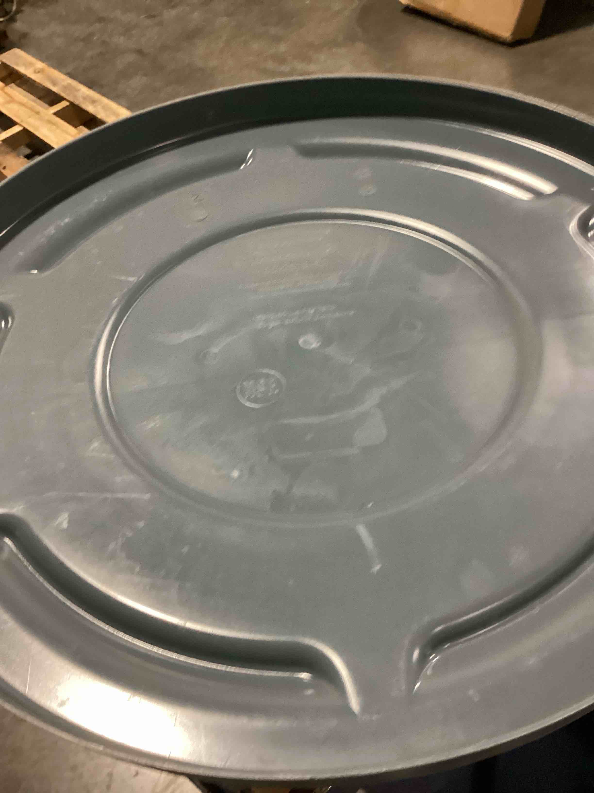 rubbermaid commercial products brute heavy-duty round trash/garbage lid only
