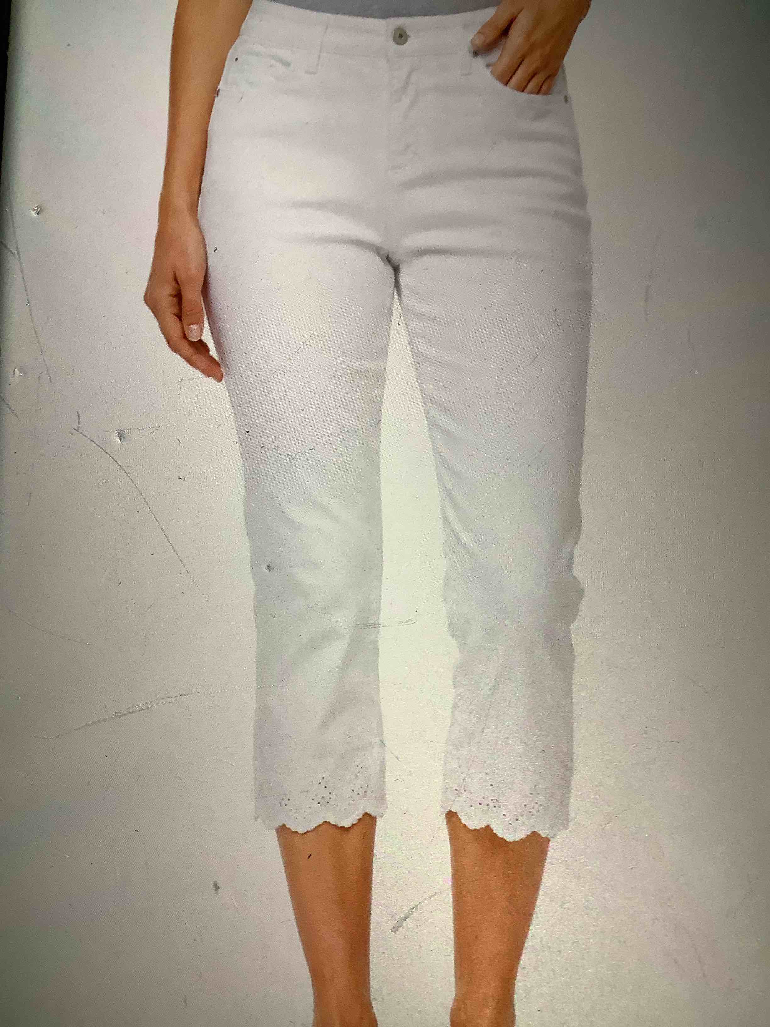 st. John’s Bay women’s white crap jeans, eyelet lace him new with tag size 16