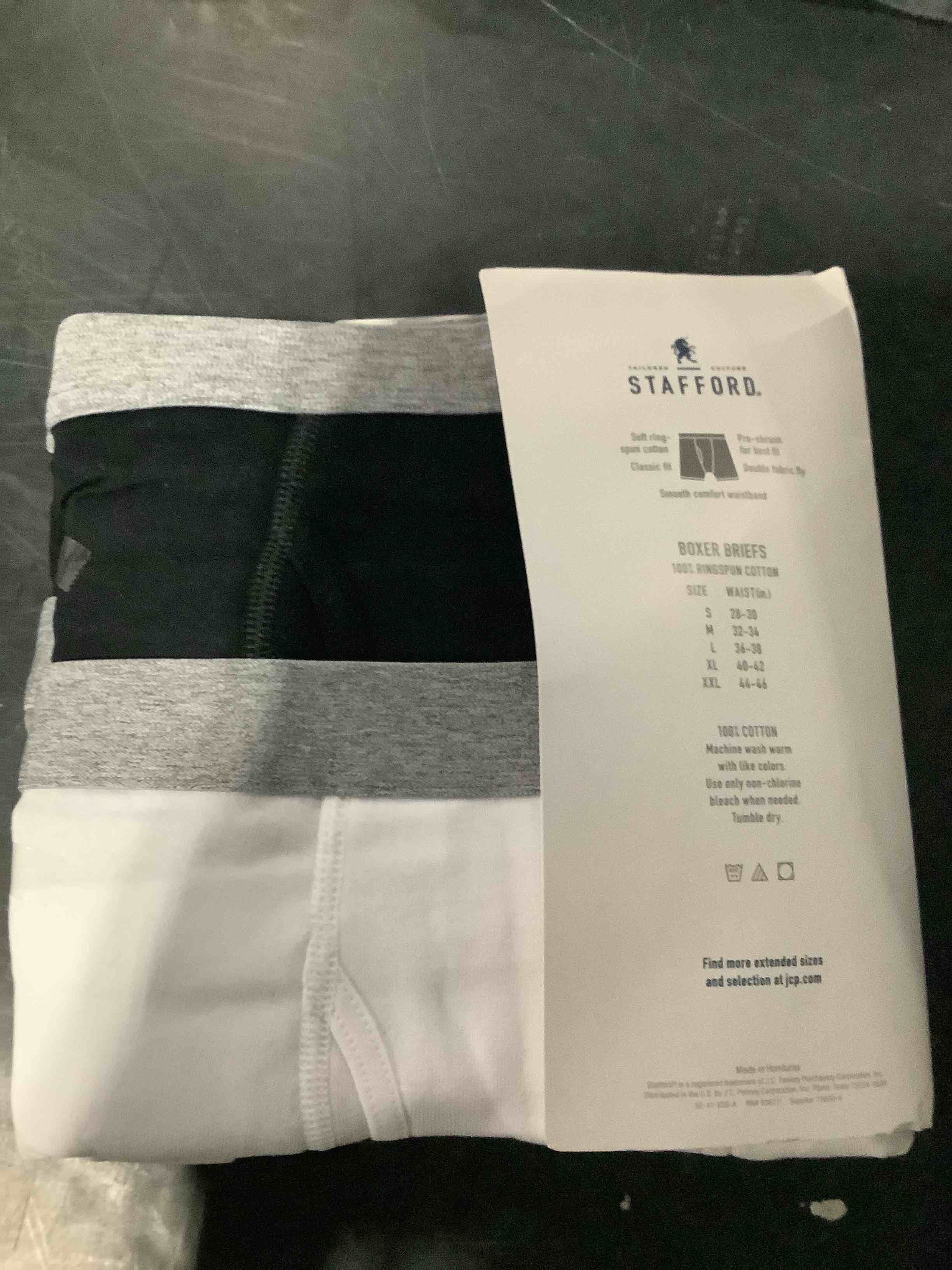 Condition photo showing New/Like New for stafford men’s five pack boxer briefs size small