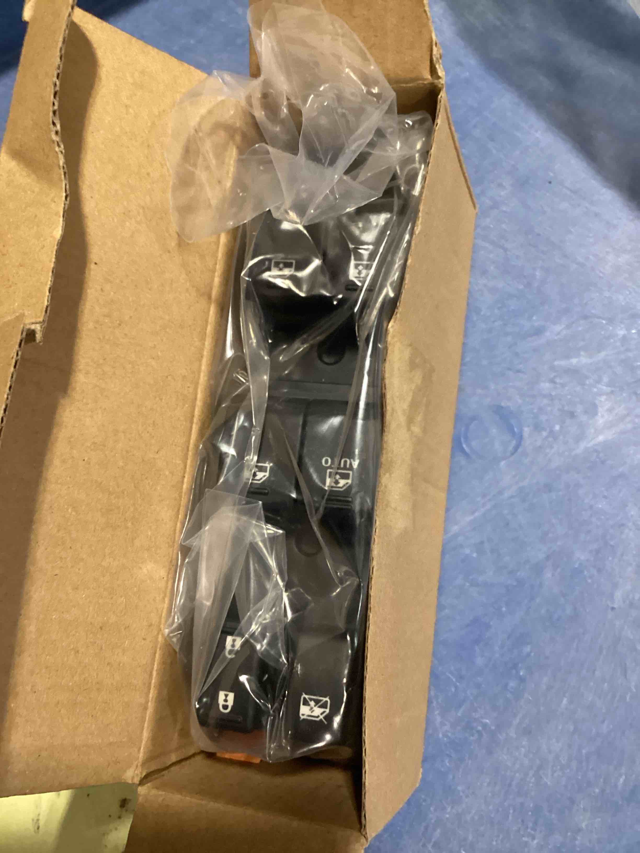 Condition photo showing Good Condition for 83071-sg040 power window switch compatible with 2014-2016 subaru forester accessories front left dri