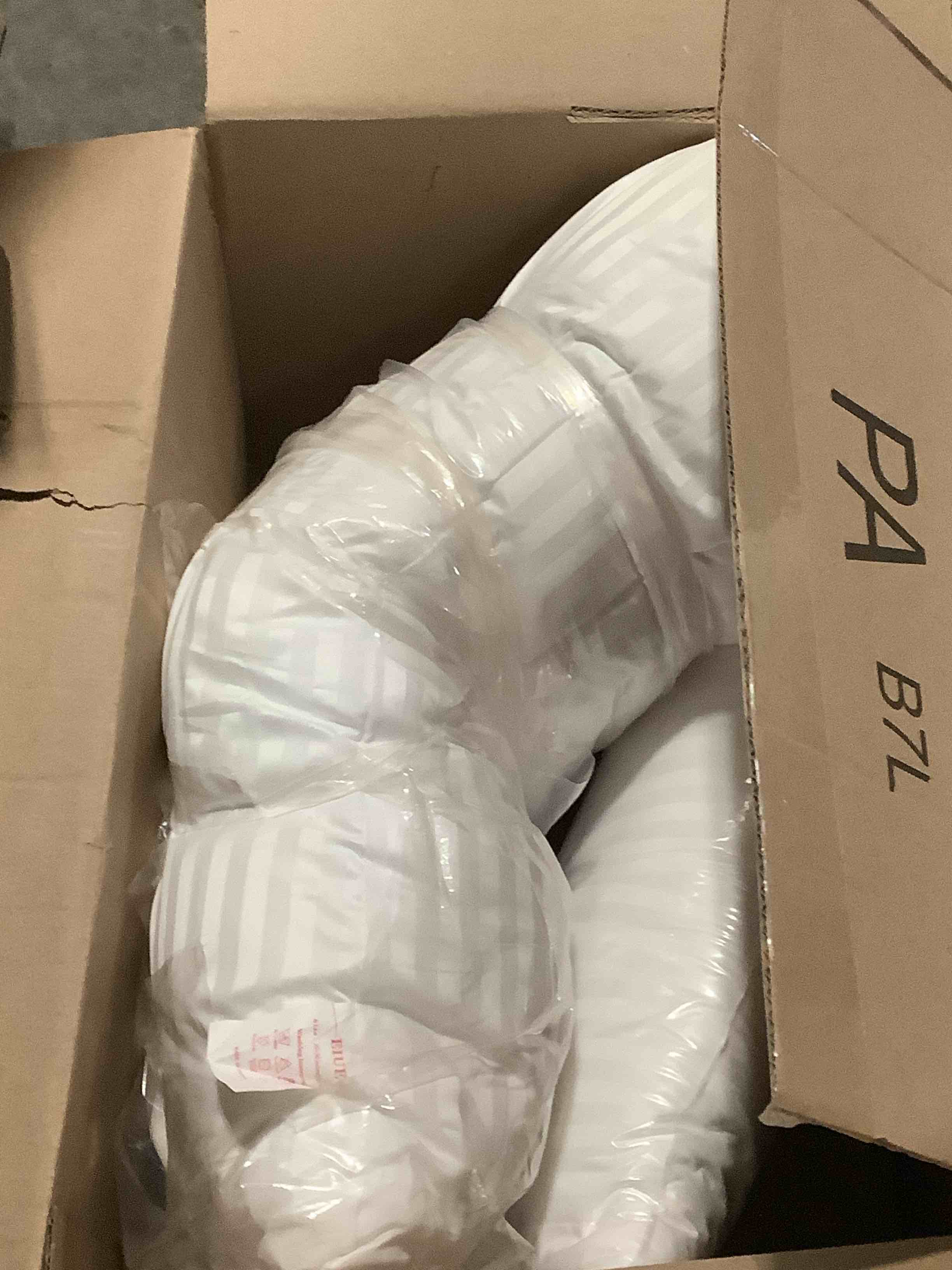 https://s3.amazonaws.com/lotting-images-prod/NKYBargainOutlett/GRA4729687_1783539407991.jpeg