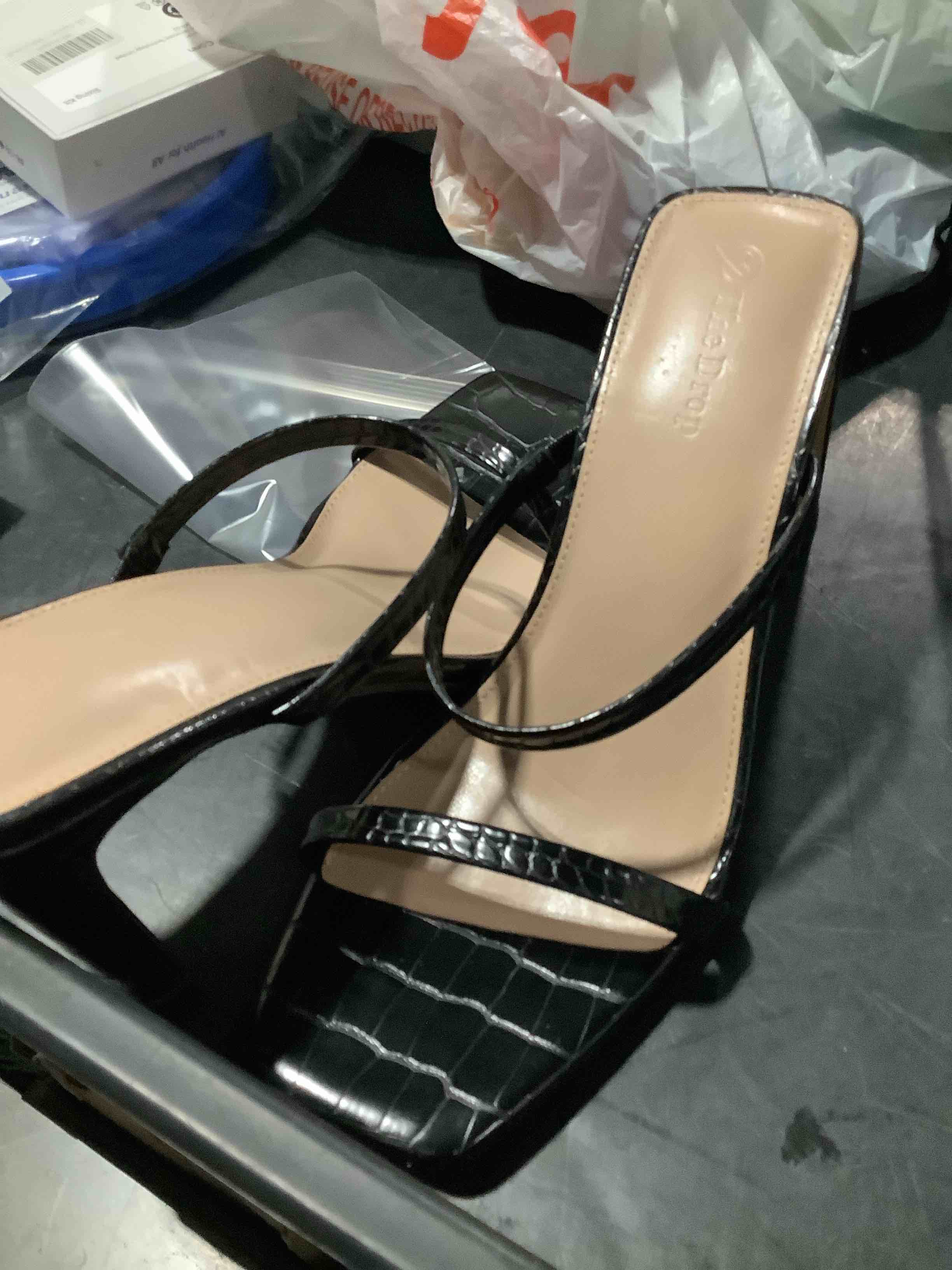 Condition photo showing Good Condition for color is black please see bidfta photo the drop women's avery