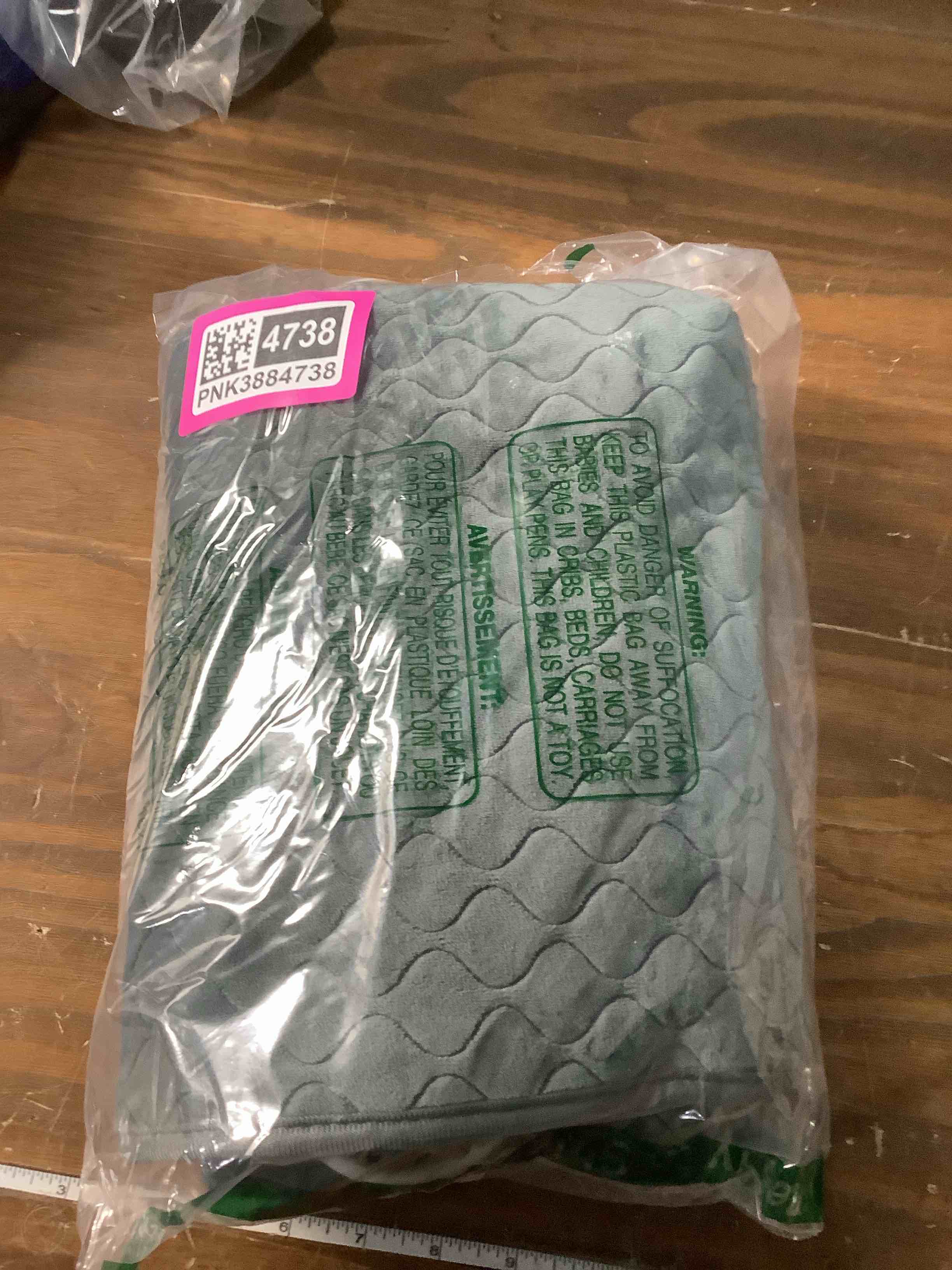 Condition photo showing Good Condition for King Size Heating Pad for Back Pain 32"x24" Extra Large Electric Heating Pad for Period Cramps Relief & Body Neck Shoulder Auto Shut Off Heat Pad Temperature Settings Machine Washable Gray Gray 32"x24"