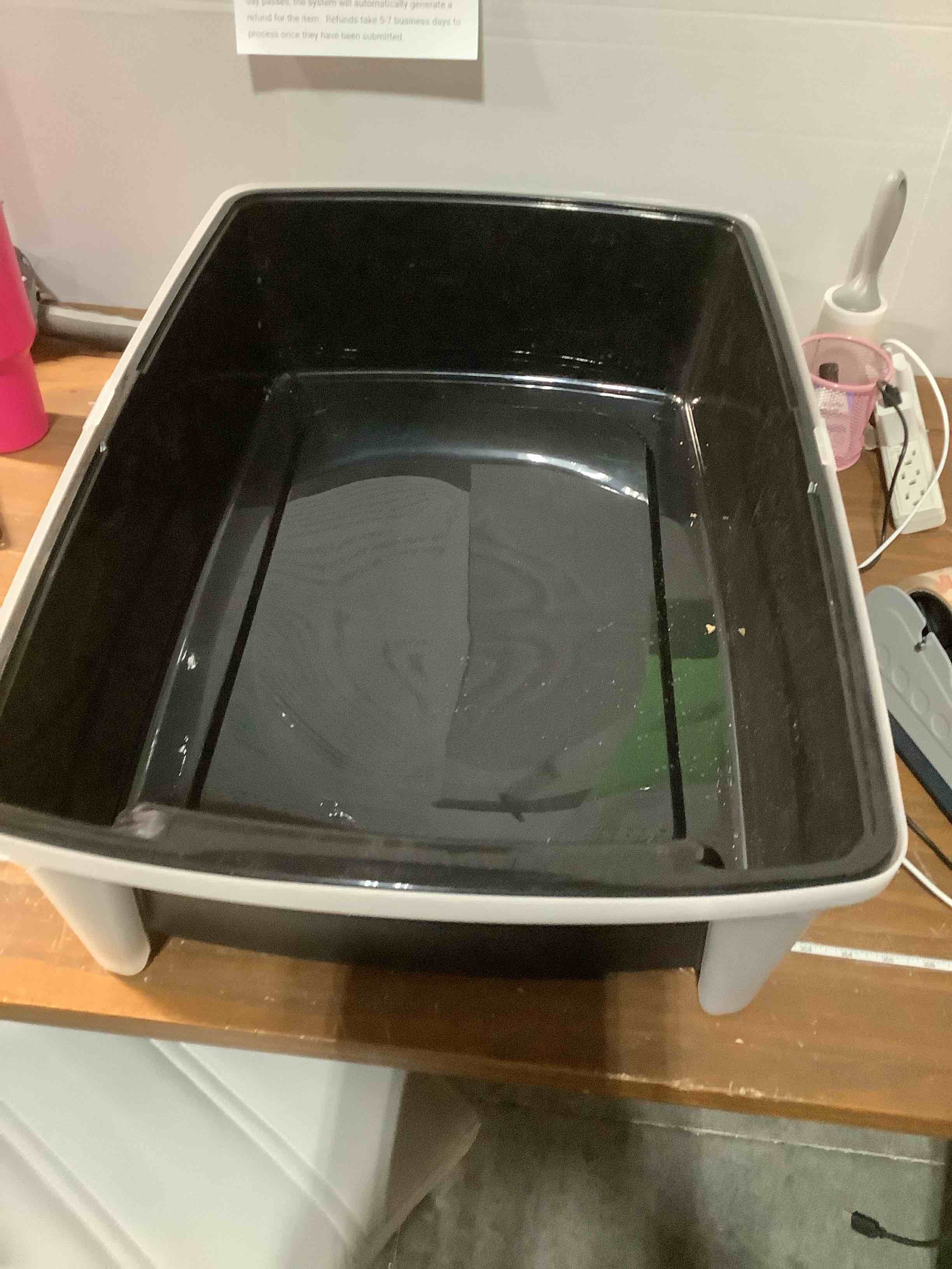 Condition photo showing Good Condition for IRIS USA XX-Large Cat Litter Box, Open Top Extra Large Litter Box for Big Cats and Multi-Cat Households, High Sided Scatter Shield, Easy to Clean, 30"L x 20"W x 14"H, Black XXL Black