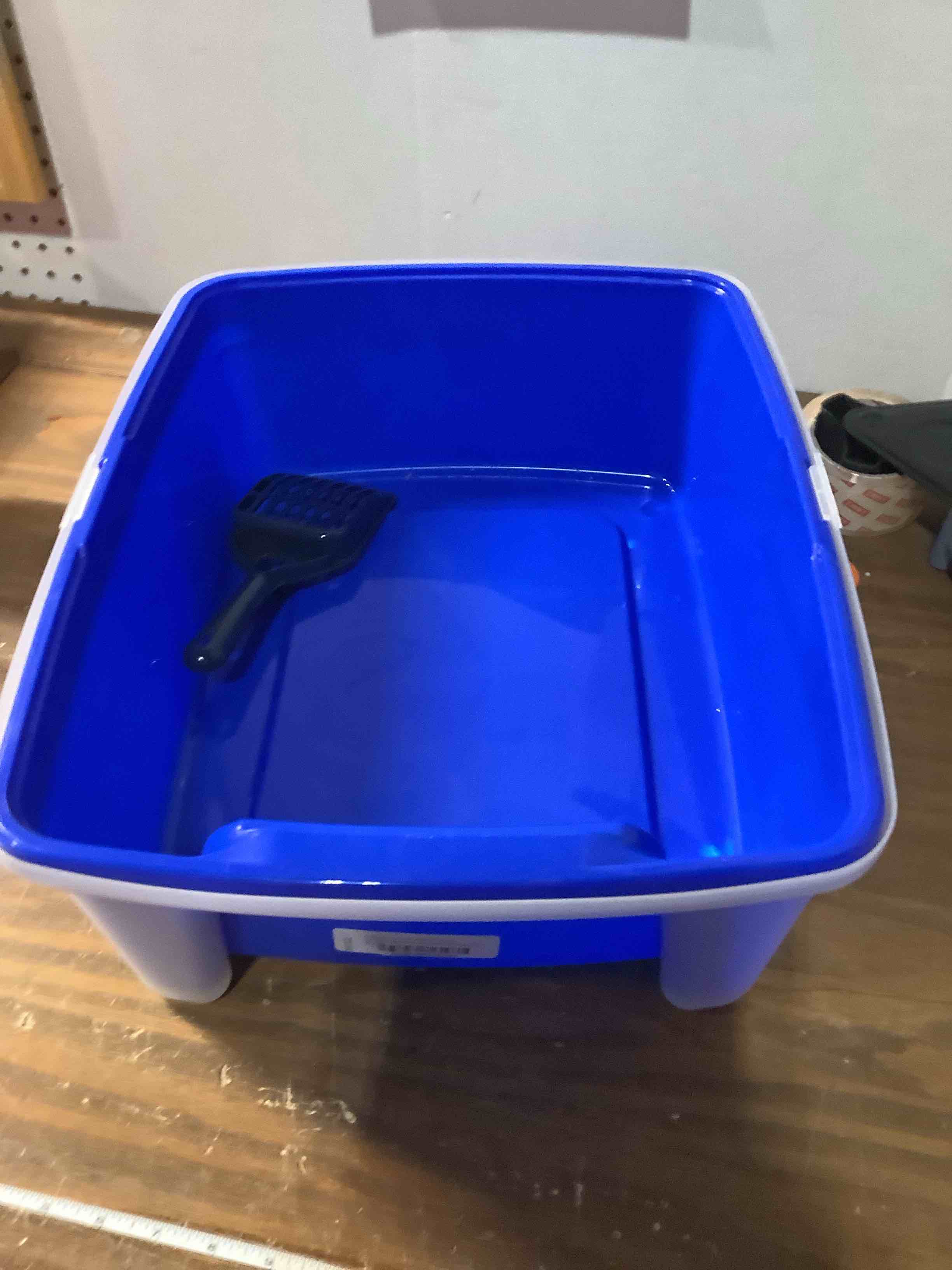 Condition photo showing Good Condition for IRIS USA Large Cat Litter Box with Scatter Shield and Scoop, Open Top High Sided Cat Litter Pan, Blue Top Entry Blue