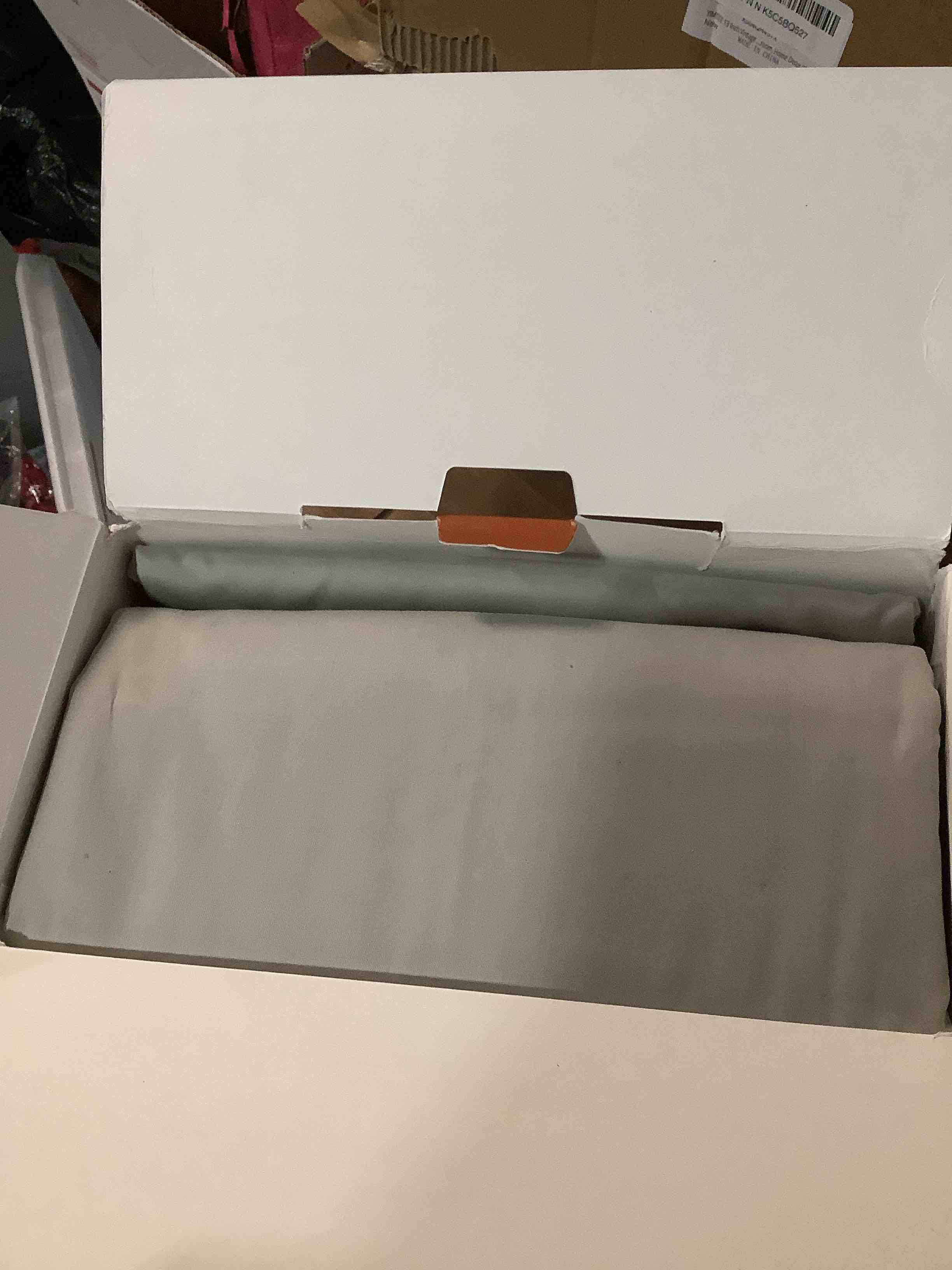 Condition photo showing Good Condition for TEXAS LINEN CO. Luxury Egyptian Cotton King Size Sheet Set - 600 Thread Count 4 PC Deep Pocket Fitted and Flat Sheets, Soft, Cooling Extra Long Staple Hotel-Quality Bedding with Sateen Weave - Silver King Silver